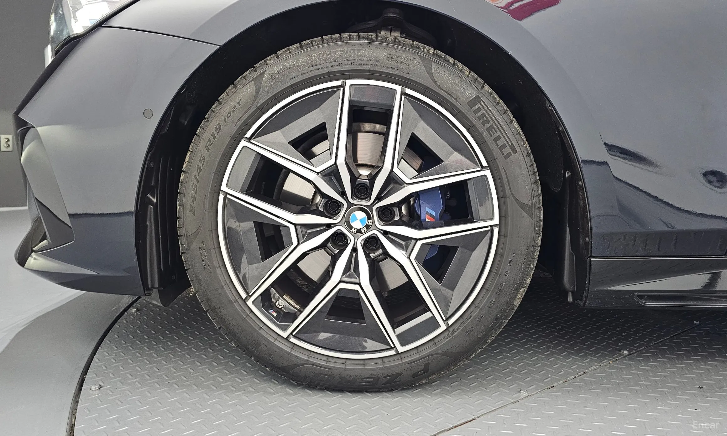 BMW 5 Series (G60) превью 5
