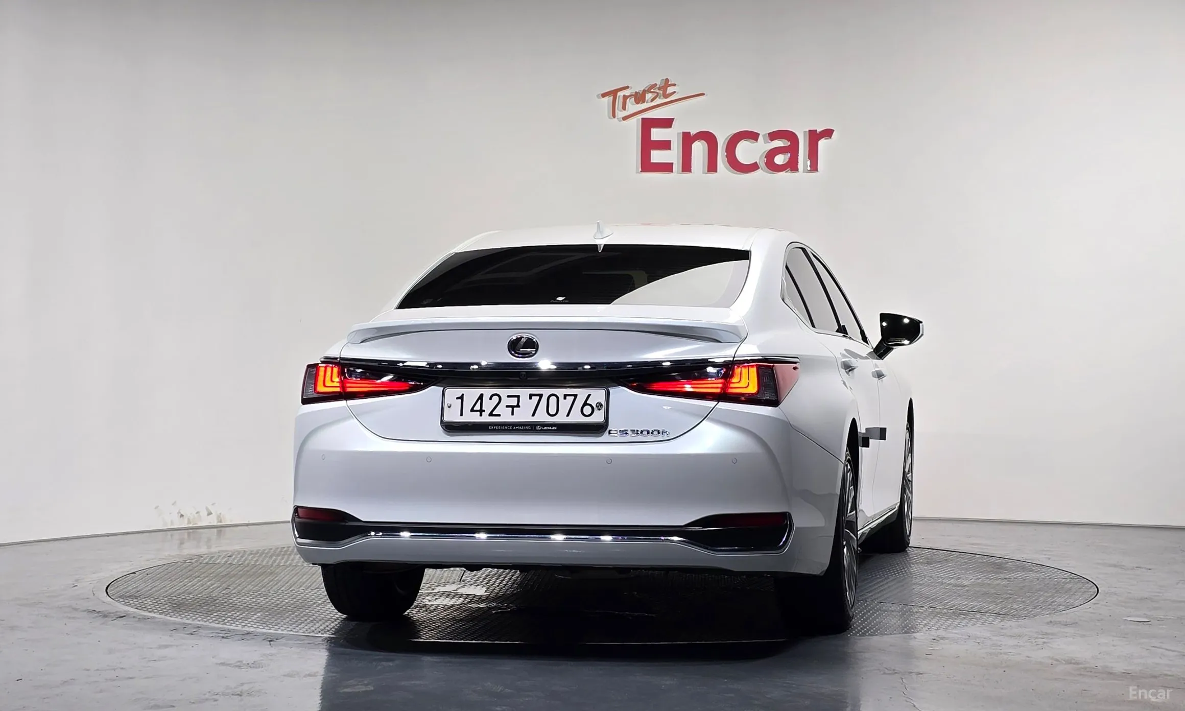 Lexus ES300h 7th Generation превью 4