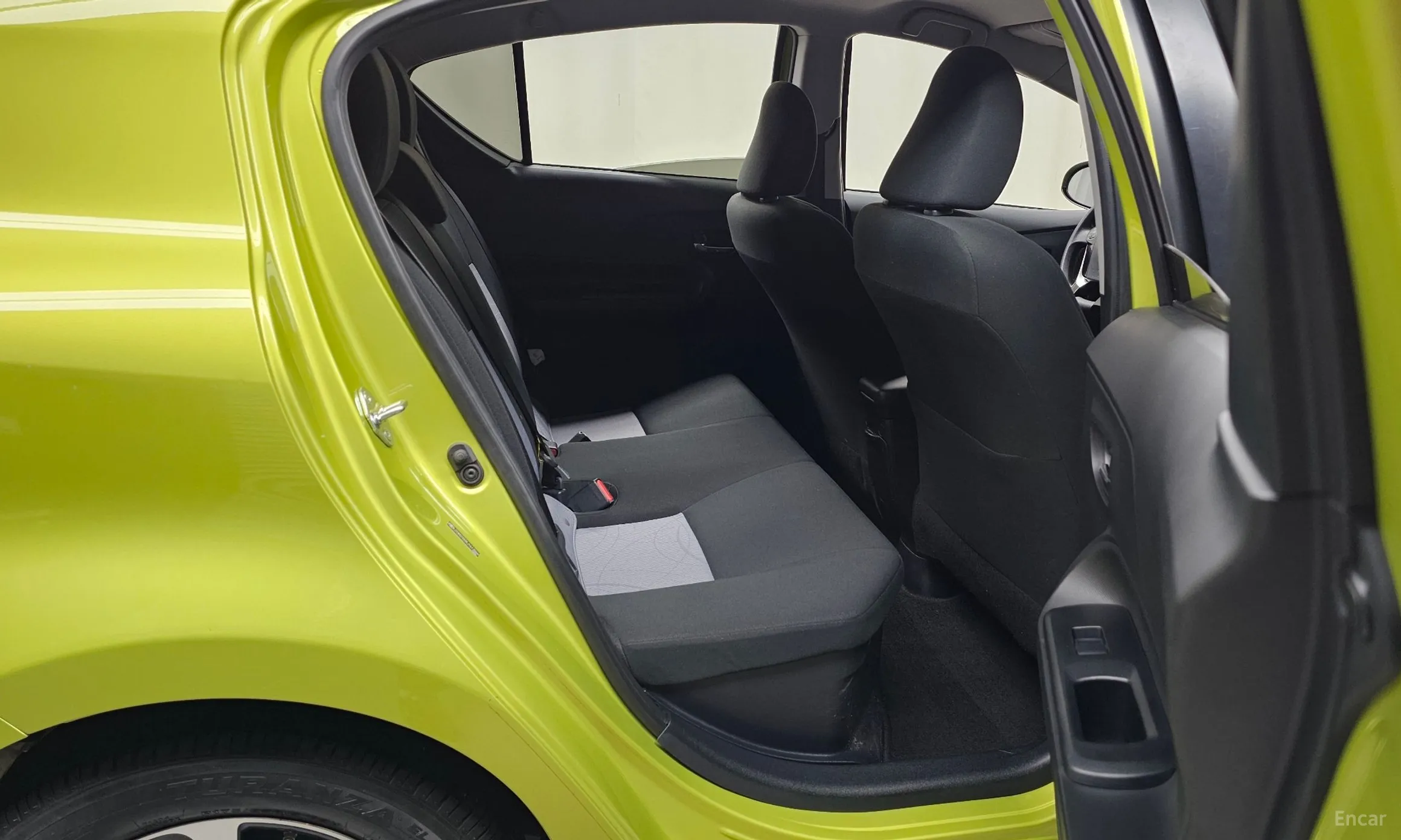 Toyota Prius C превью 11