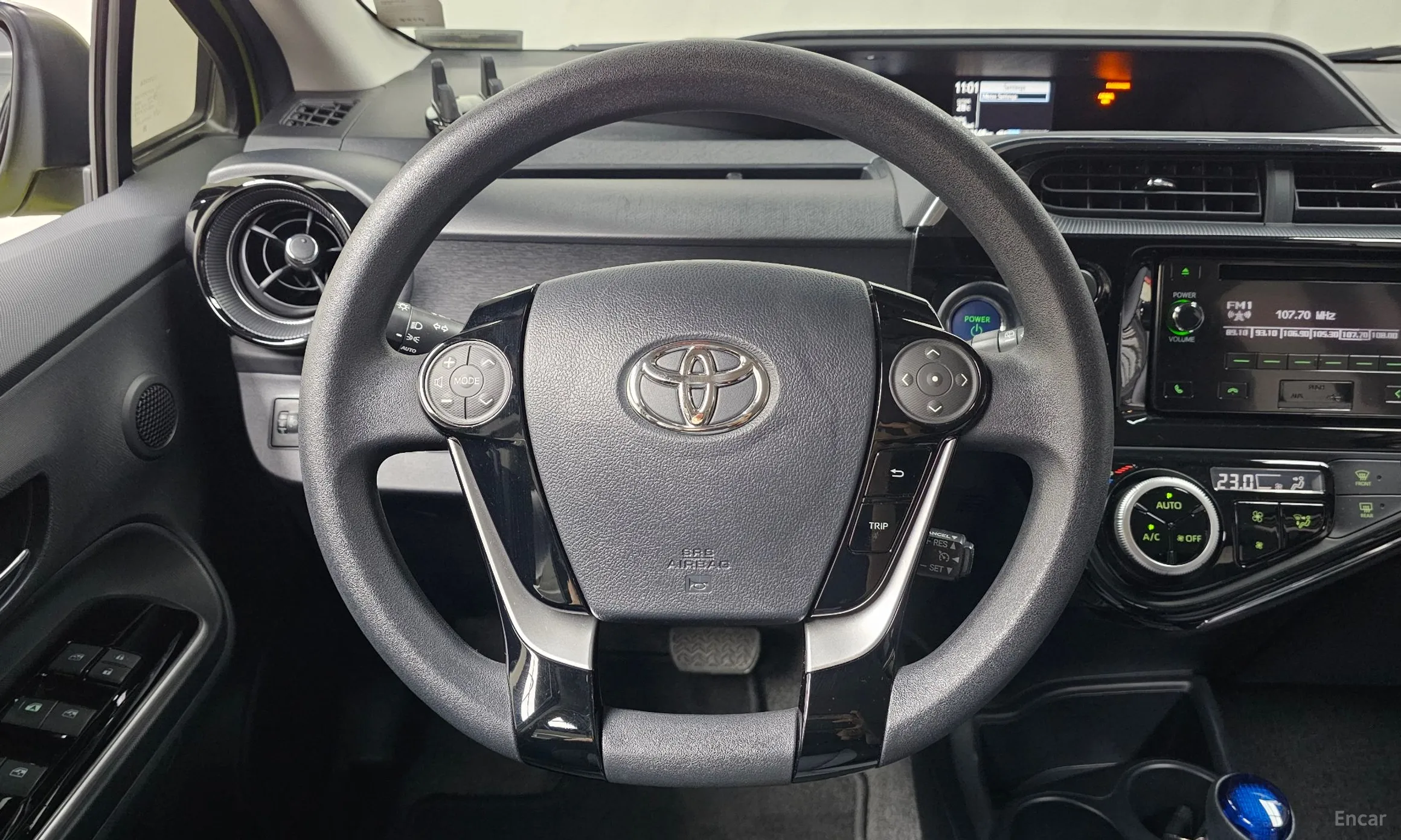 Toyota Prius C превью 14