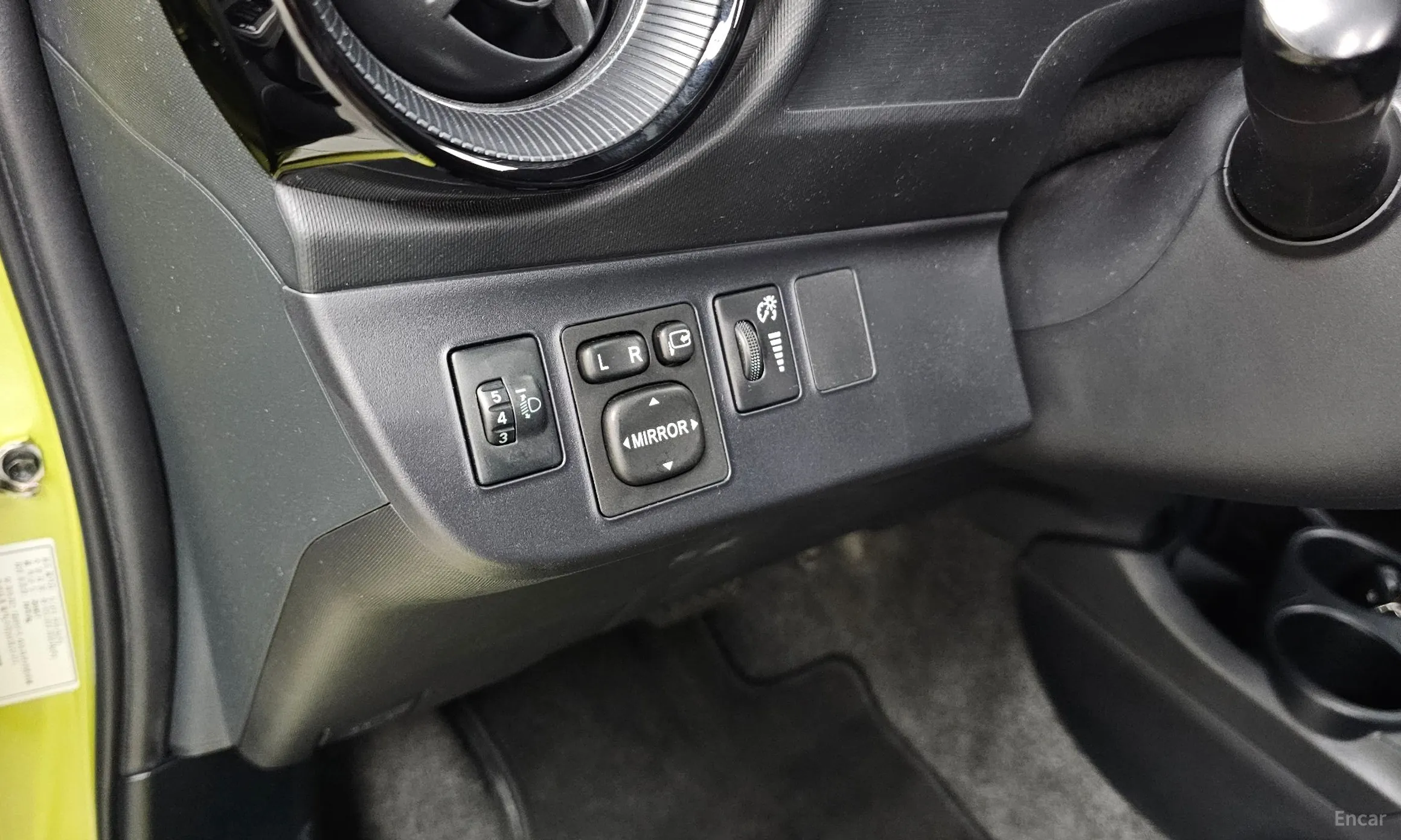 Toyota Prius C превью 19