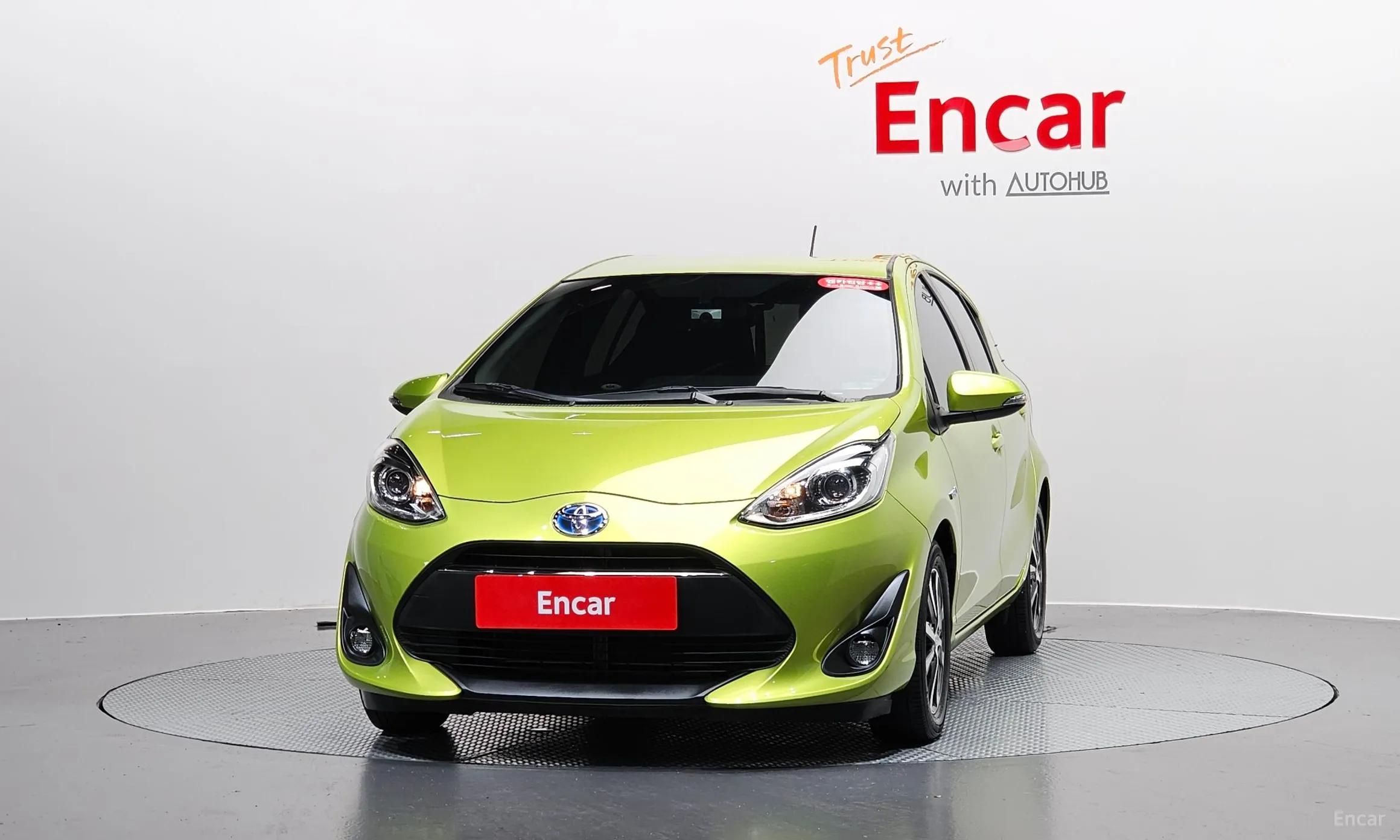 Toyota Prius C превью 3