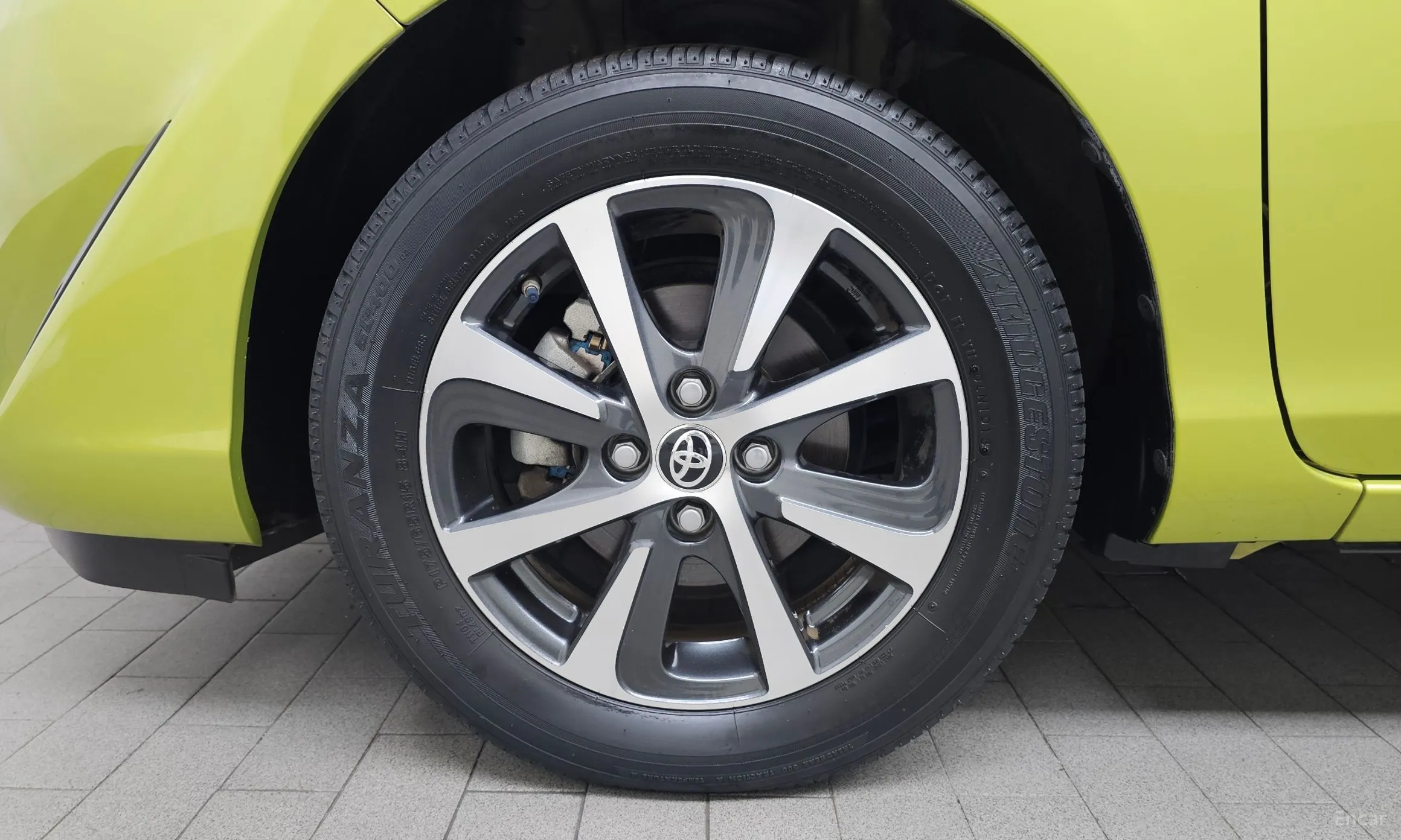 Toyota Prius C превью 5