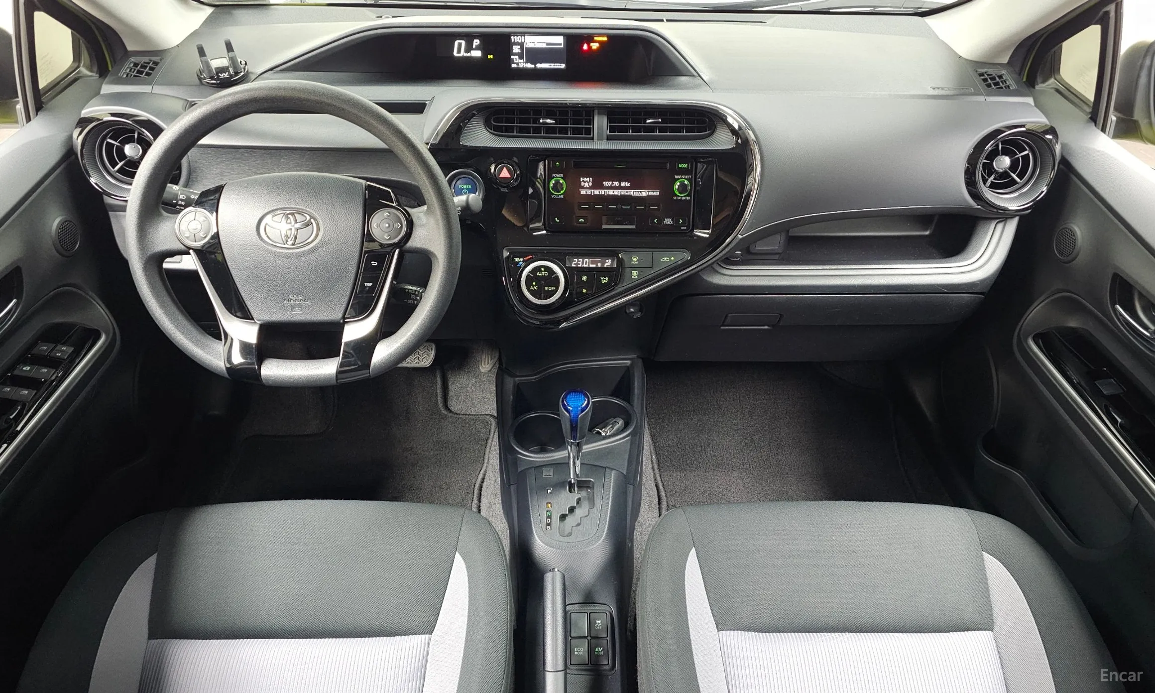 Toyota Prius C превью 7