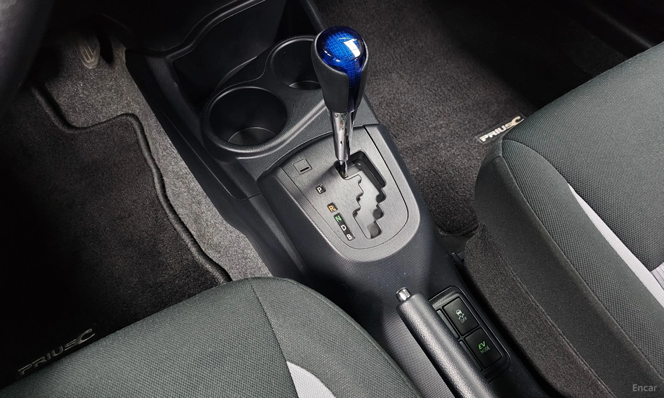 Toyota Prius C превью 9