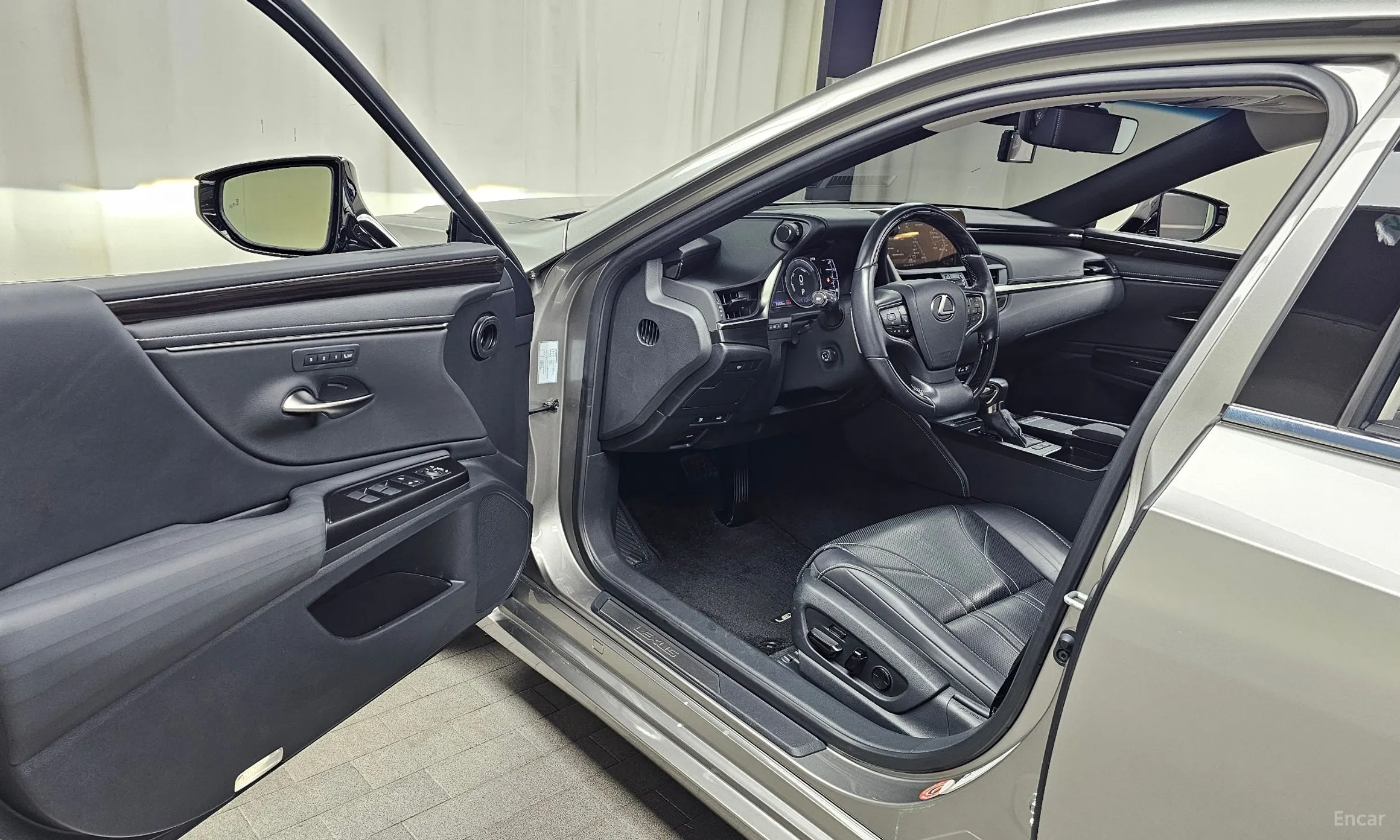 Lexus ES300h 7th Generation превью 10