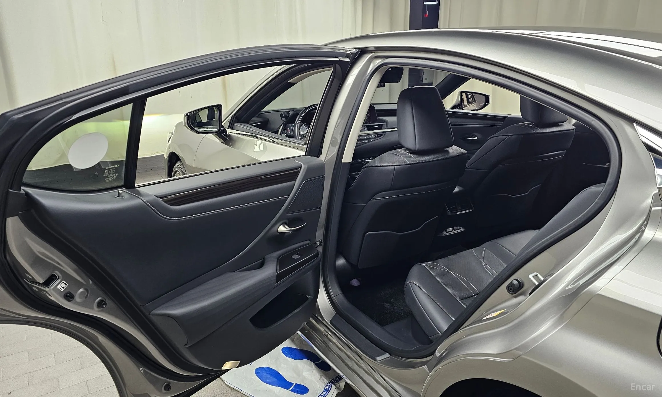 Lexus ES300h 7th Generation превью 20