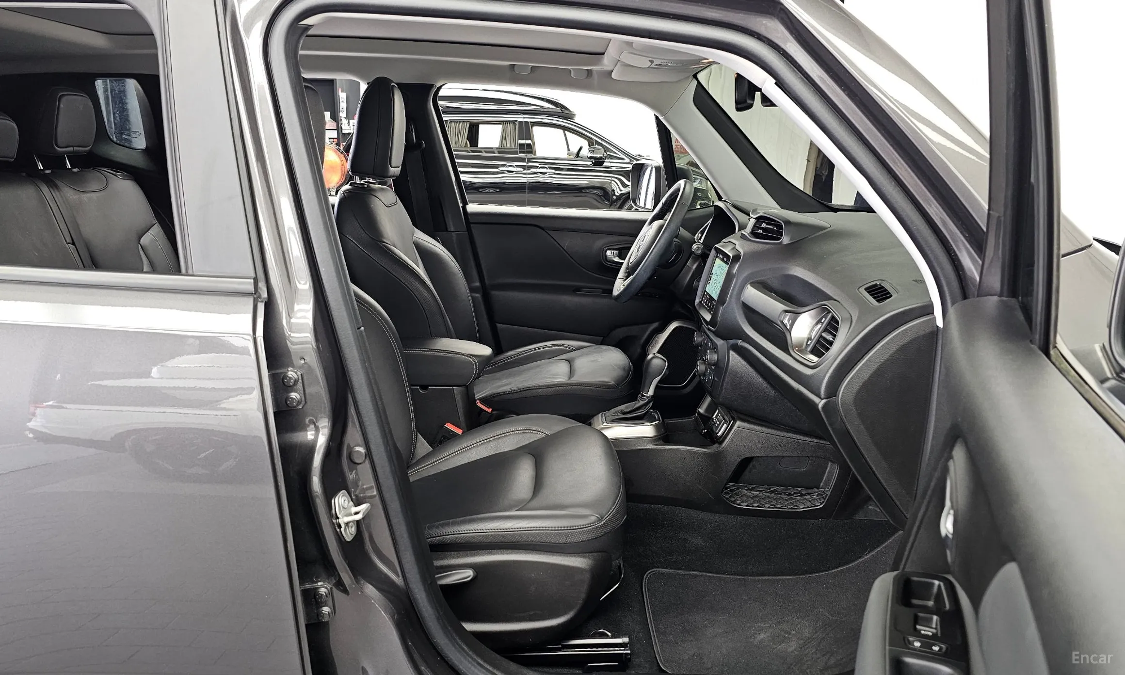 Jeep Renegade превью 11