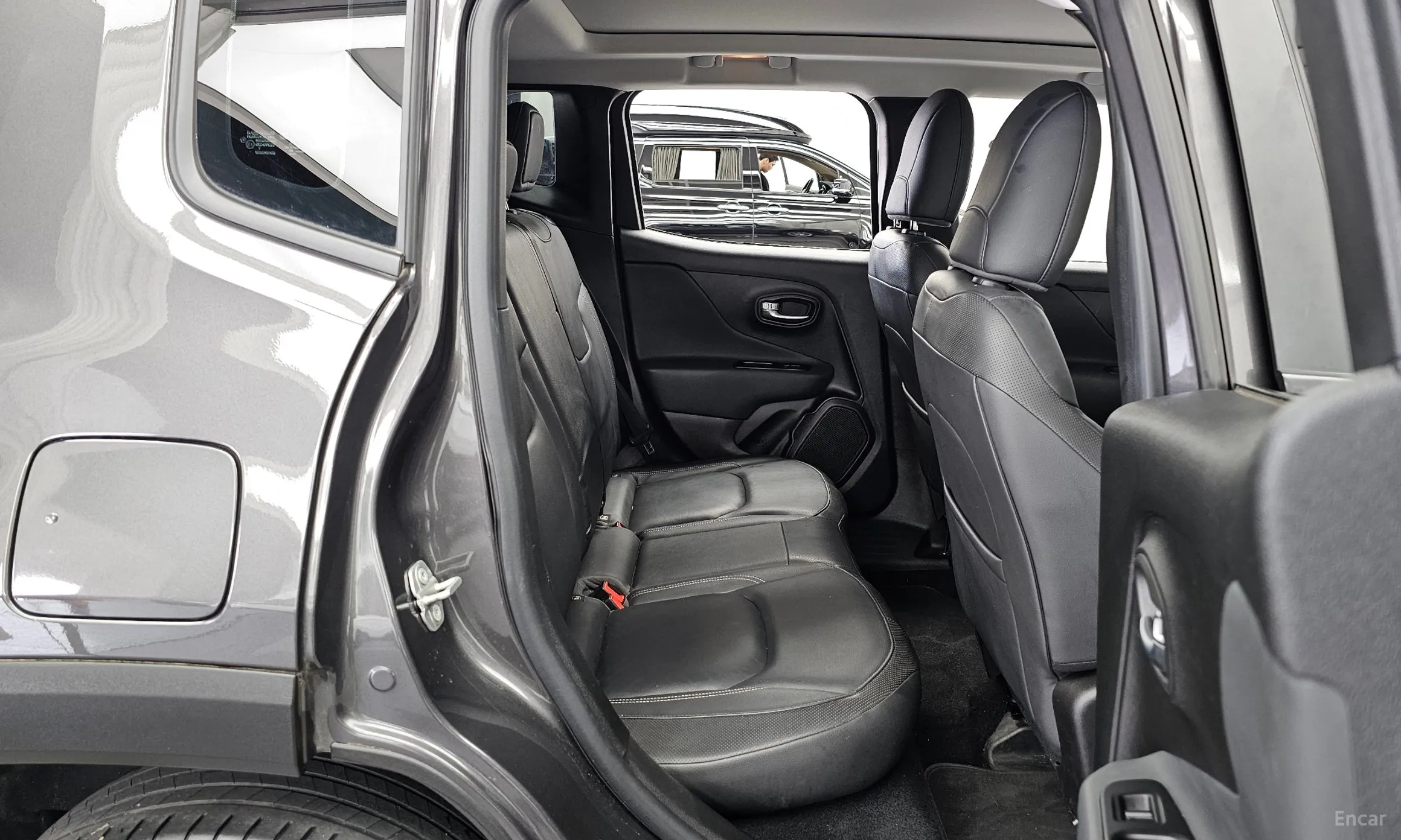 Jeep Renegade превью 12