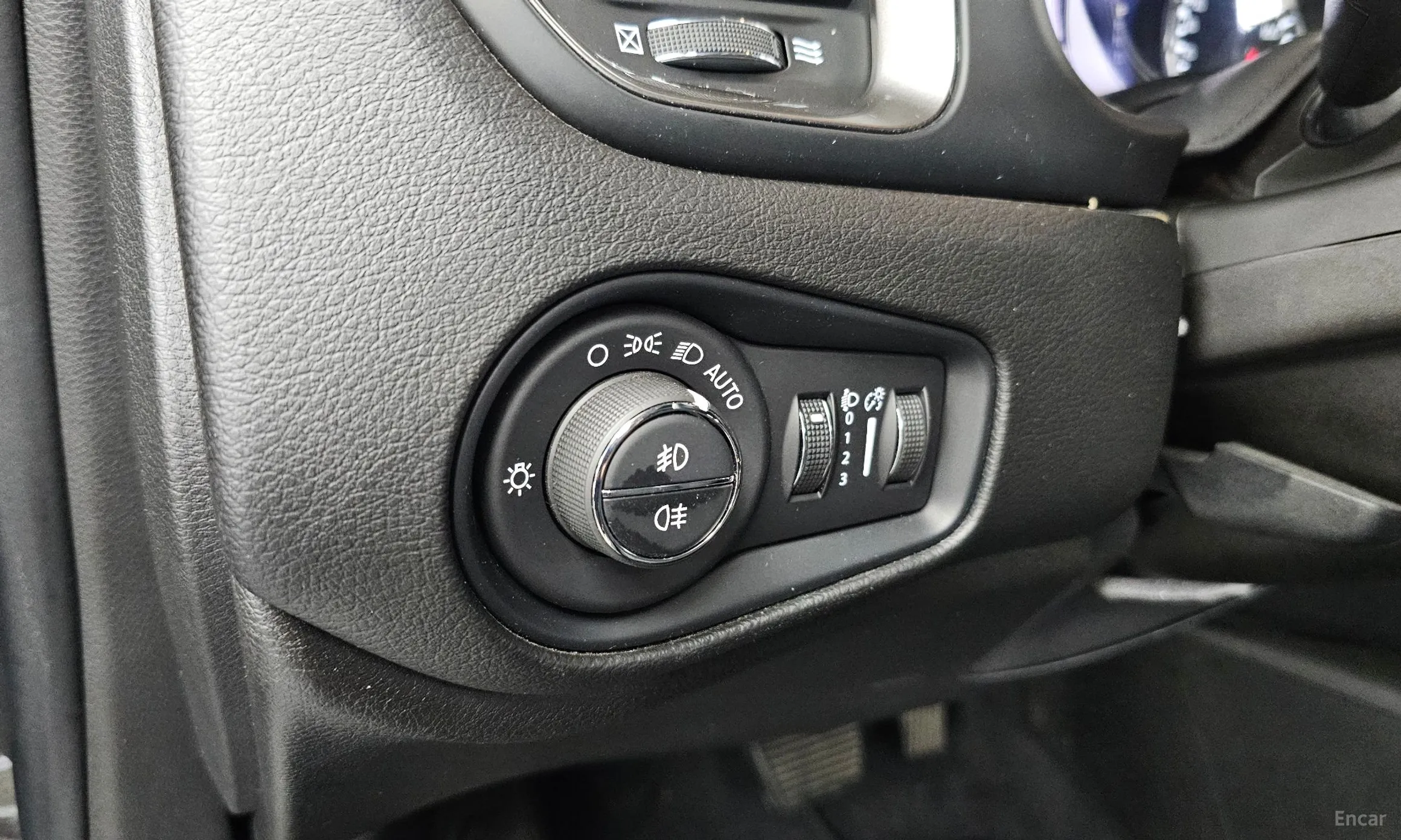 Jeep Renegade превью 19