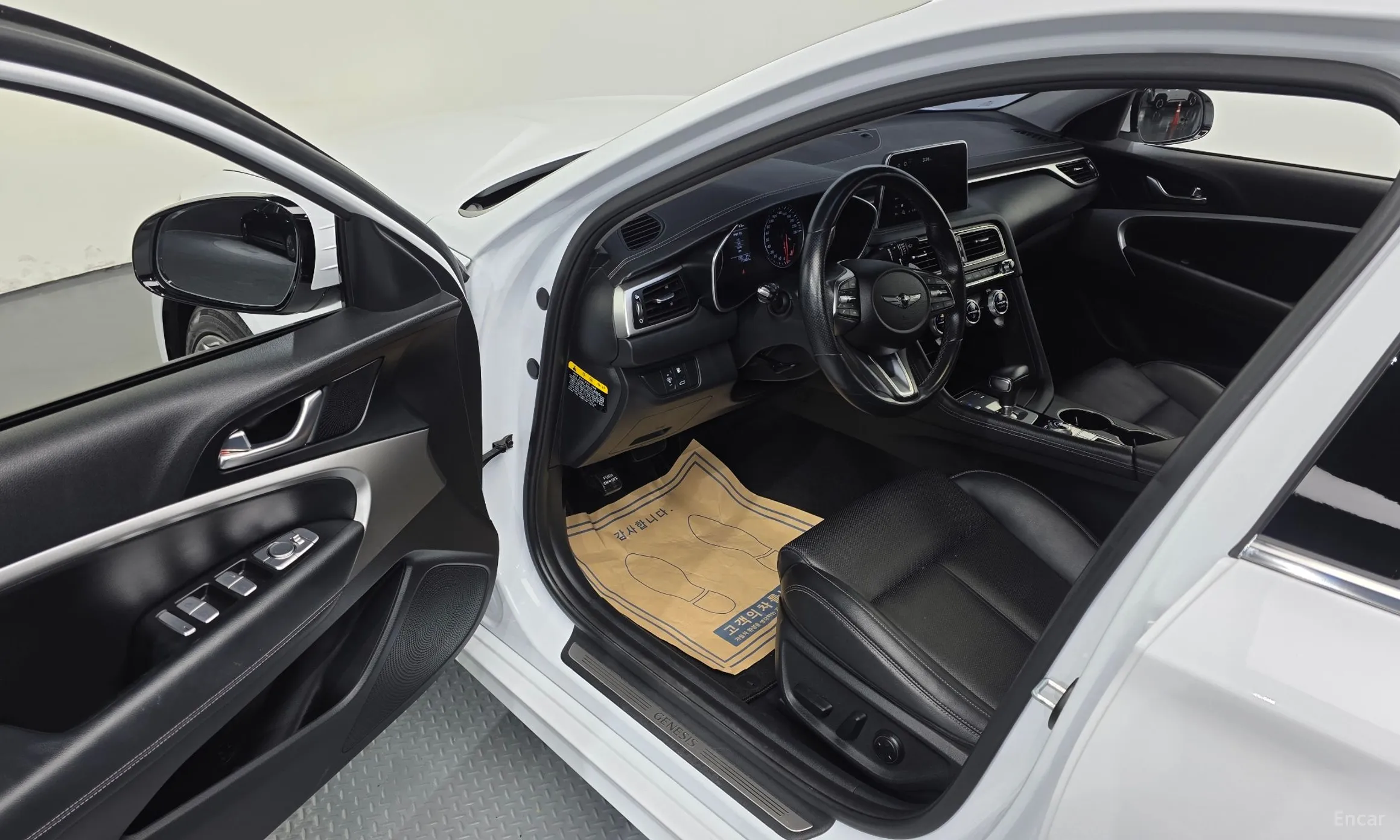 Genesis G70 превью 10