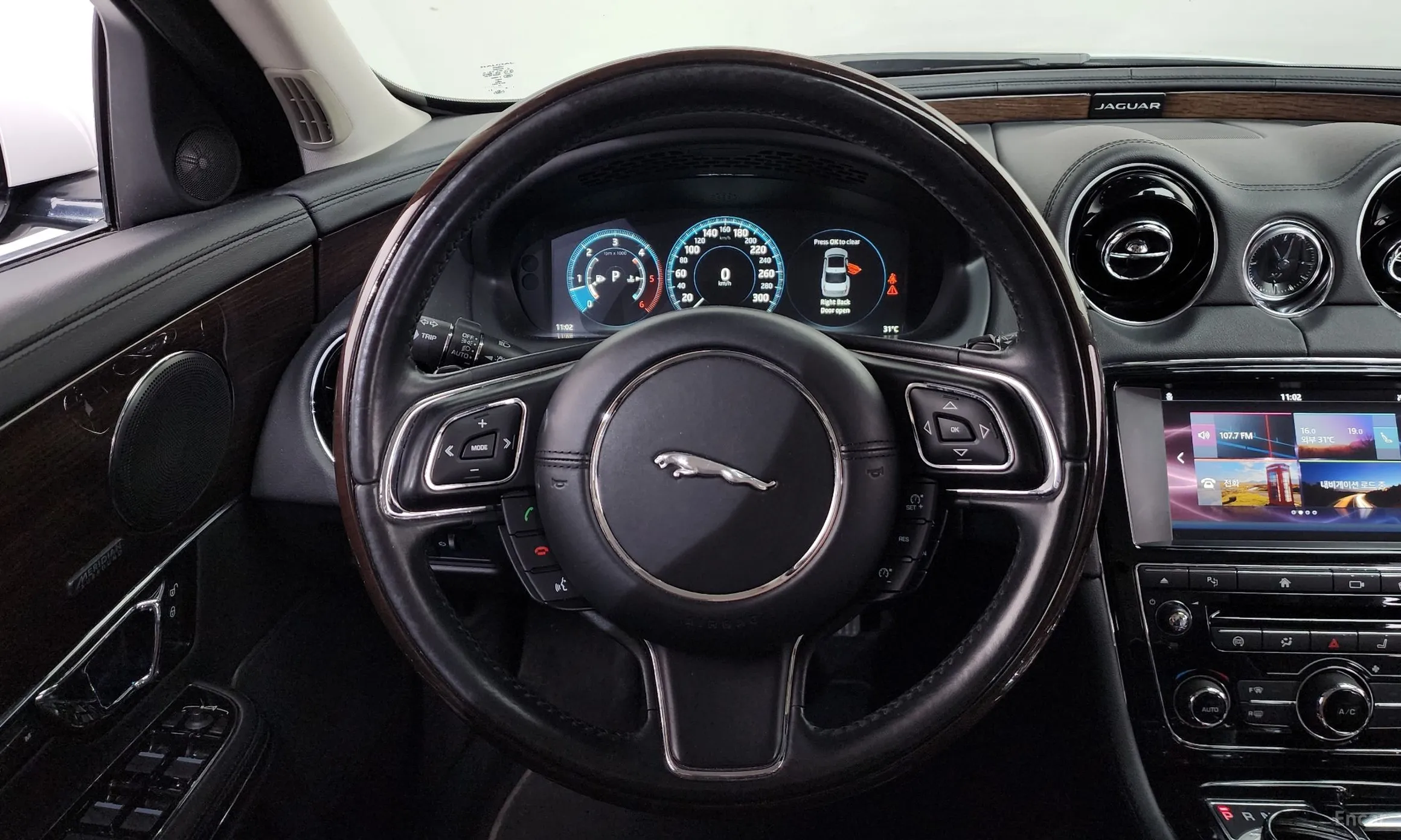 Jaguar All New XJ превью 13