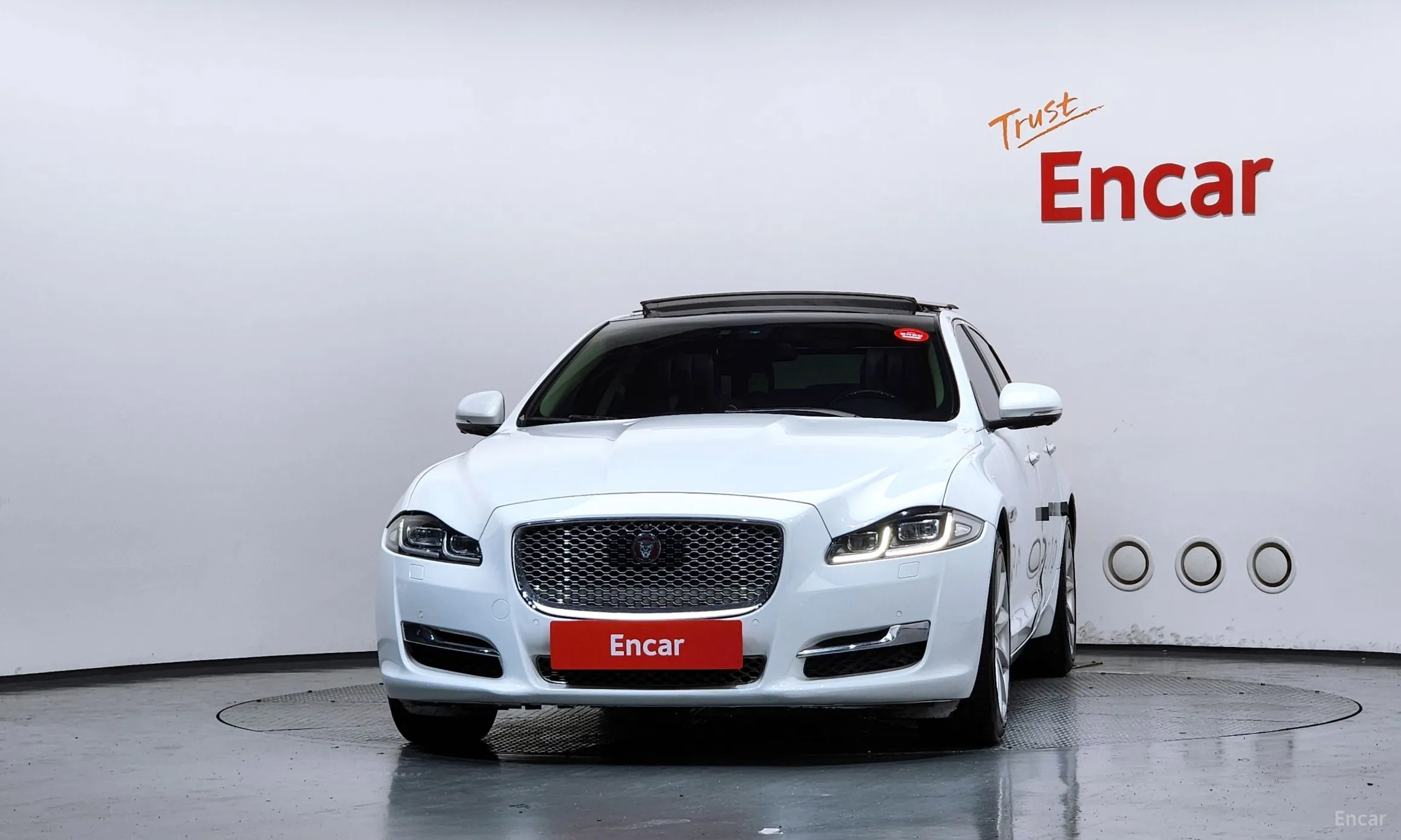 Jaguar All New XJ превью 3