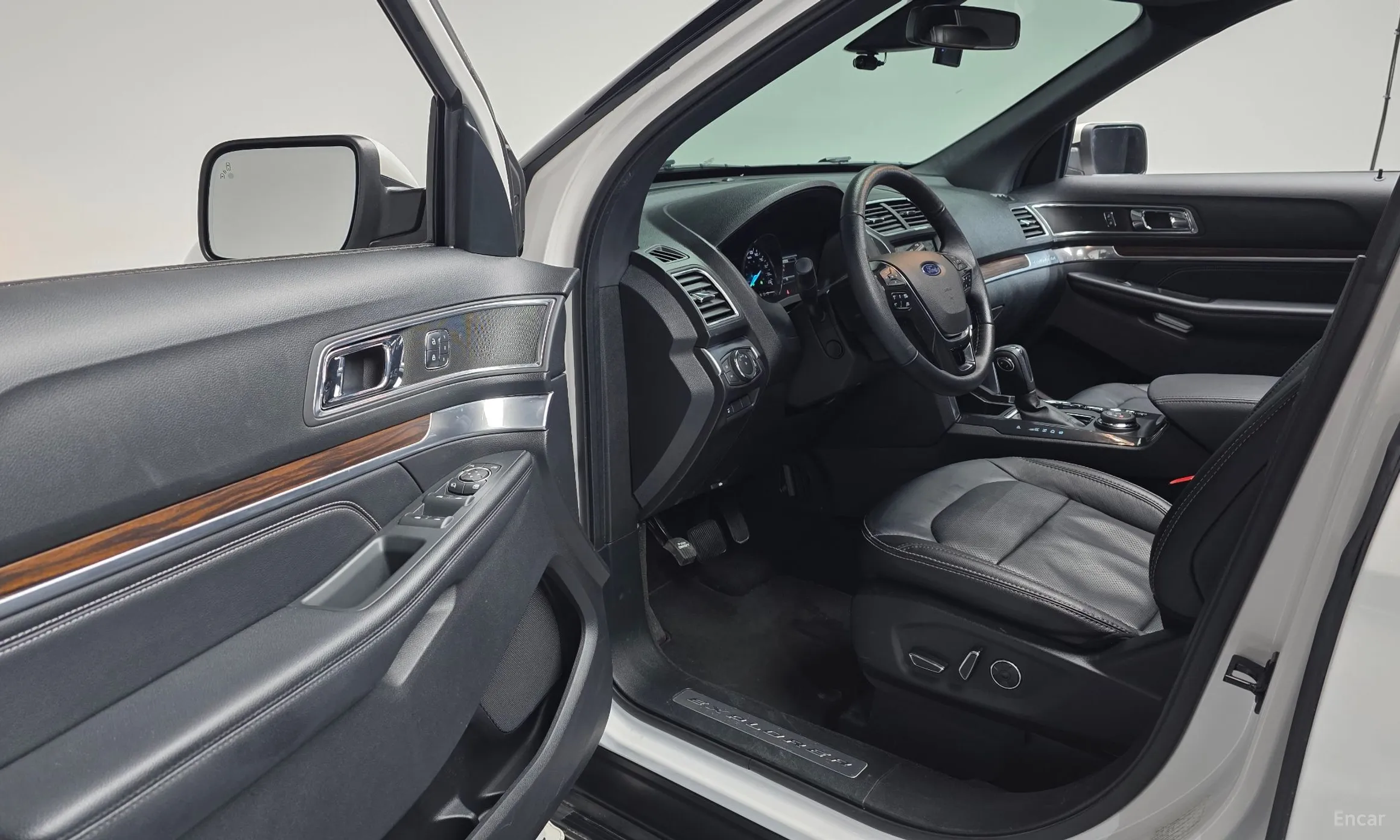 Ford Explorer превью 10