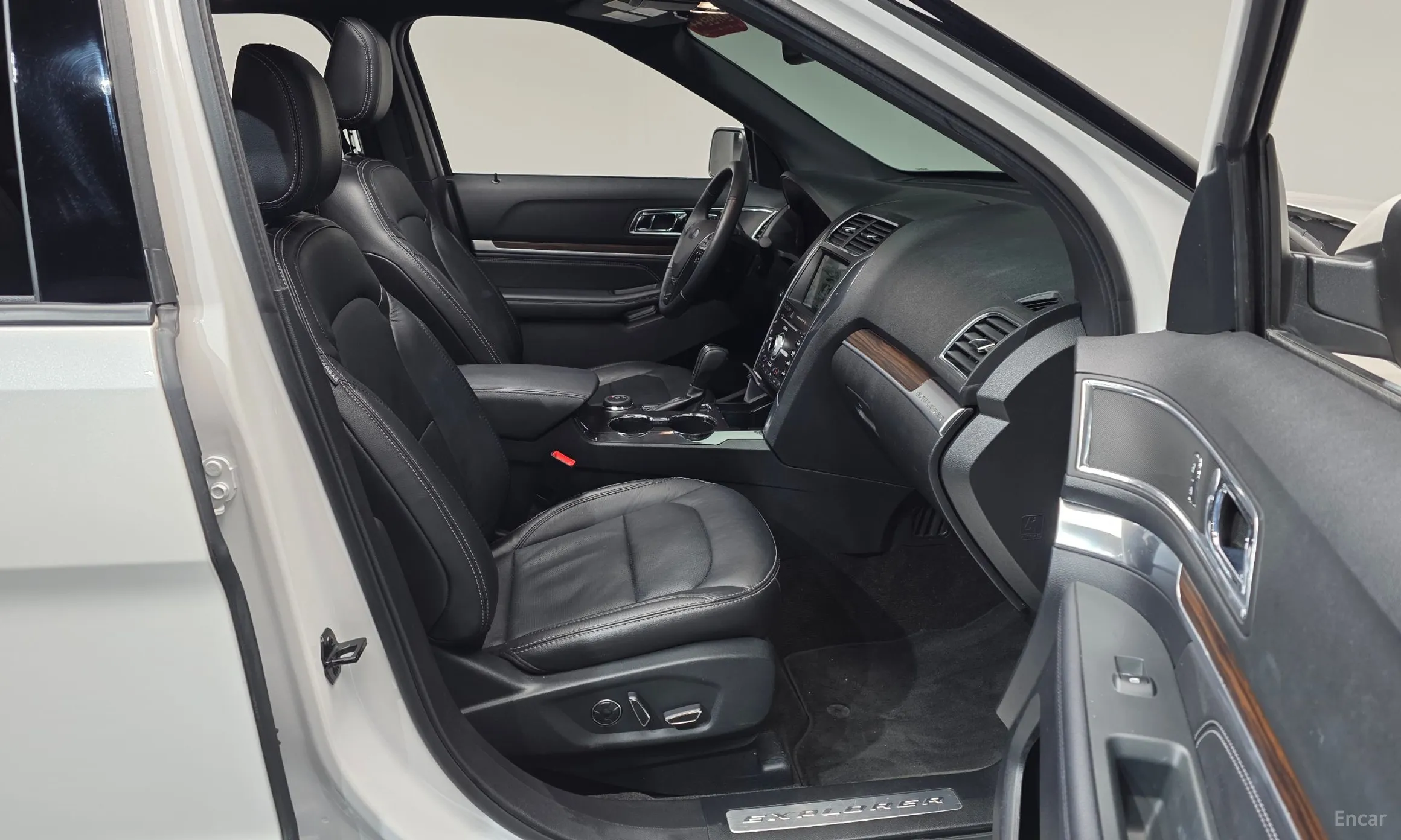 Ford Explorer превью 11