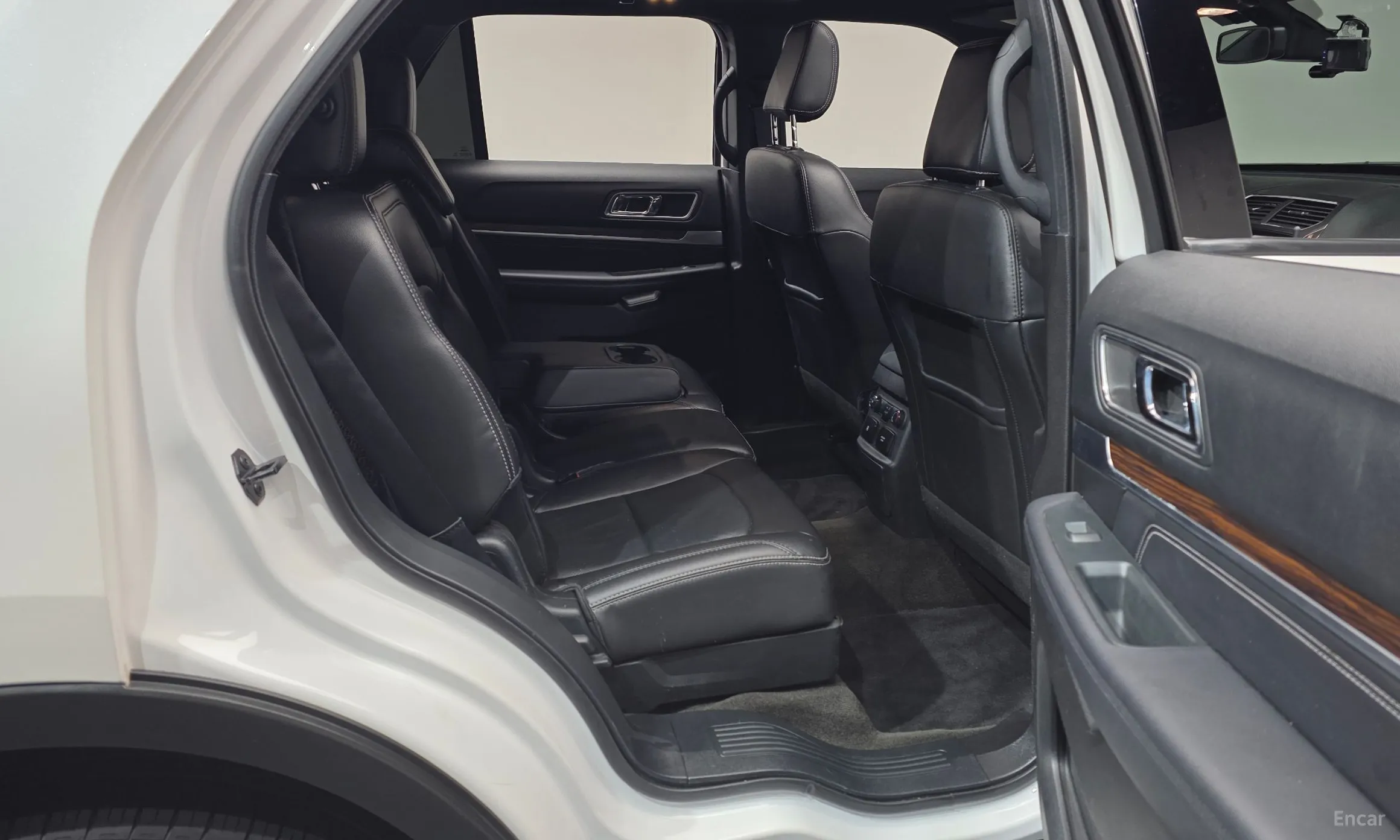 Ford Explorer превью 12