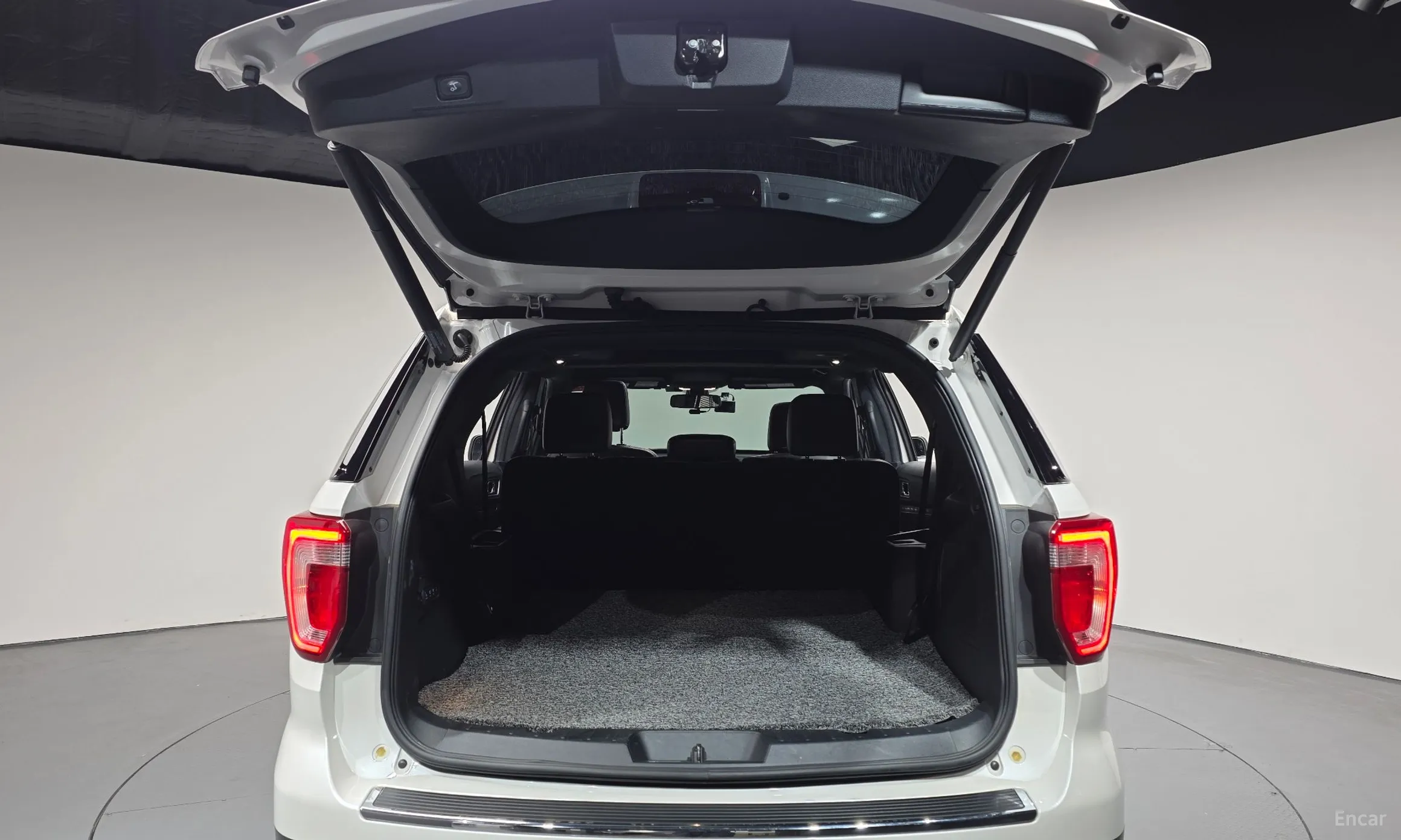 Ford Explorer превью 20