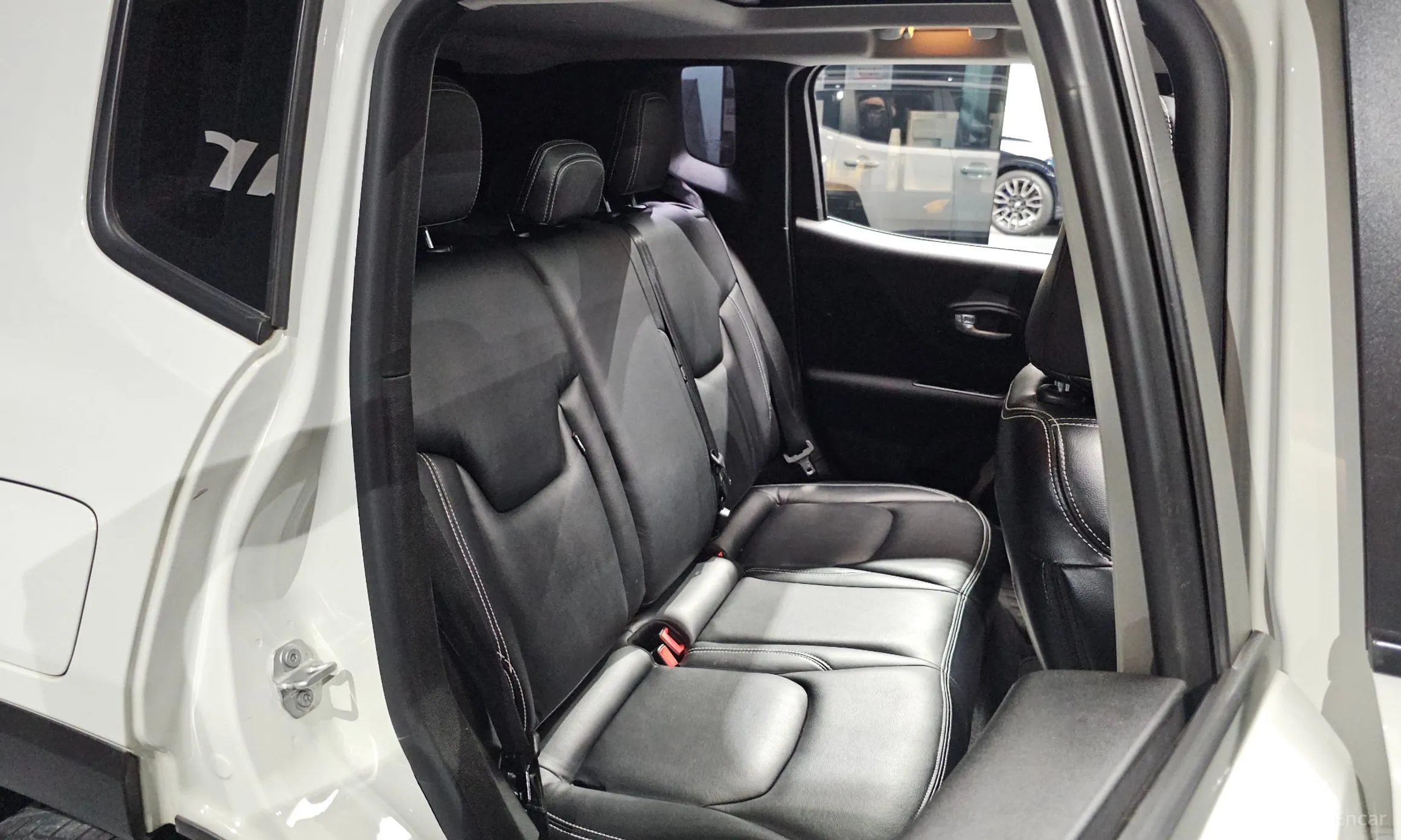 Jeep Renegade превью 11