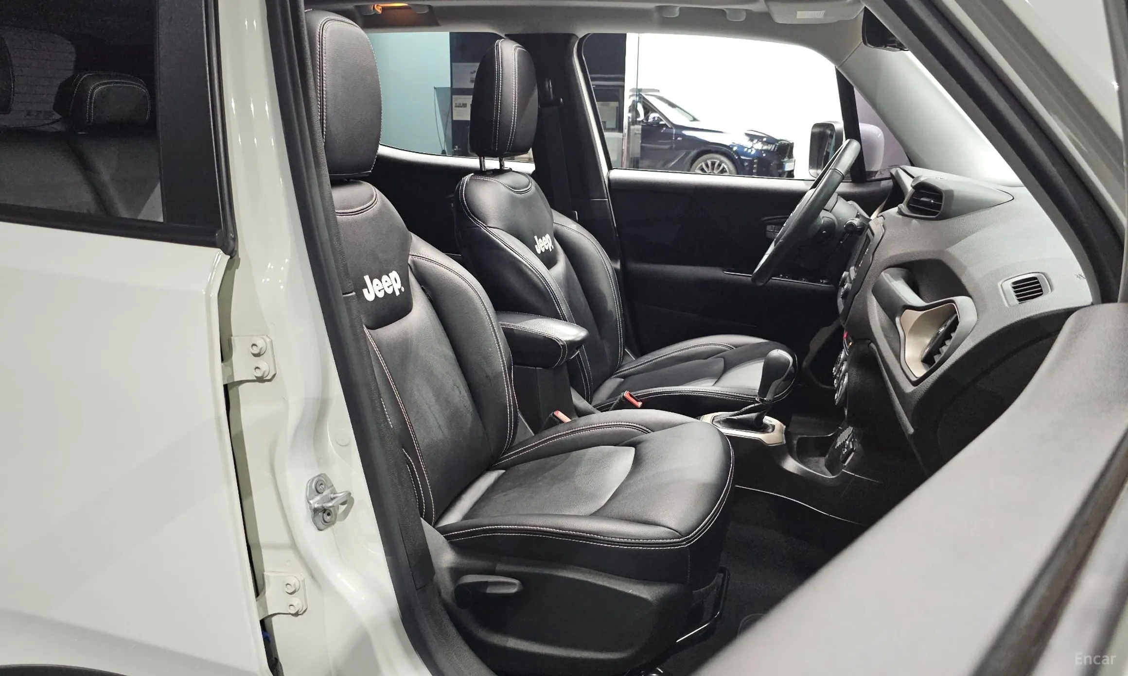 Jeep Renegade превью 12