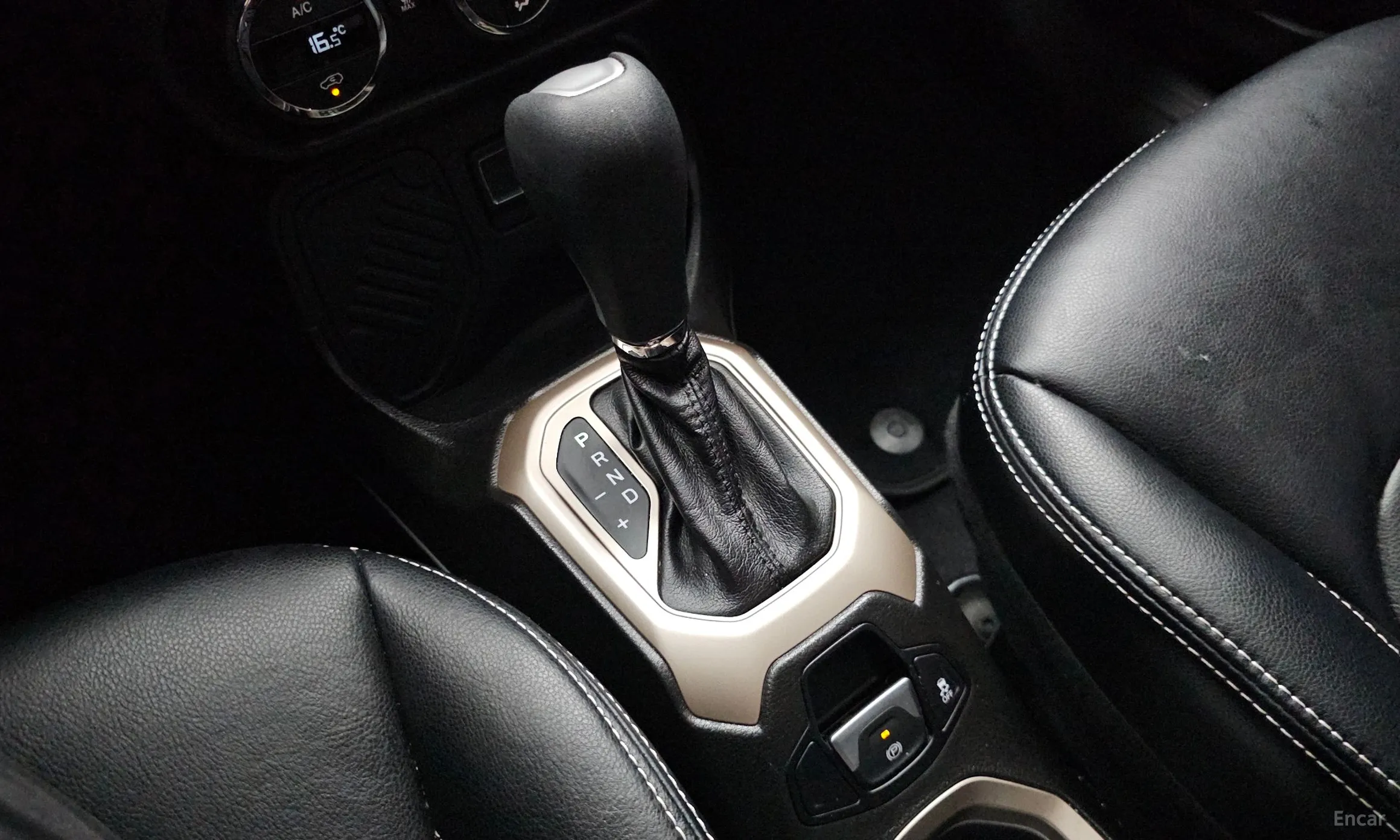Jeep Renegade превью 9