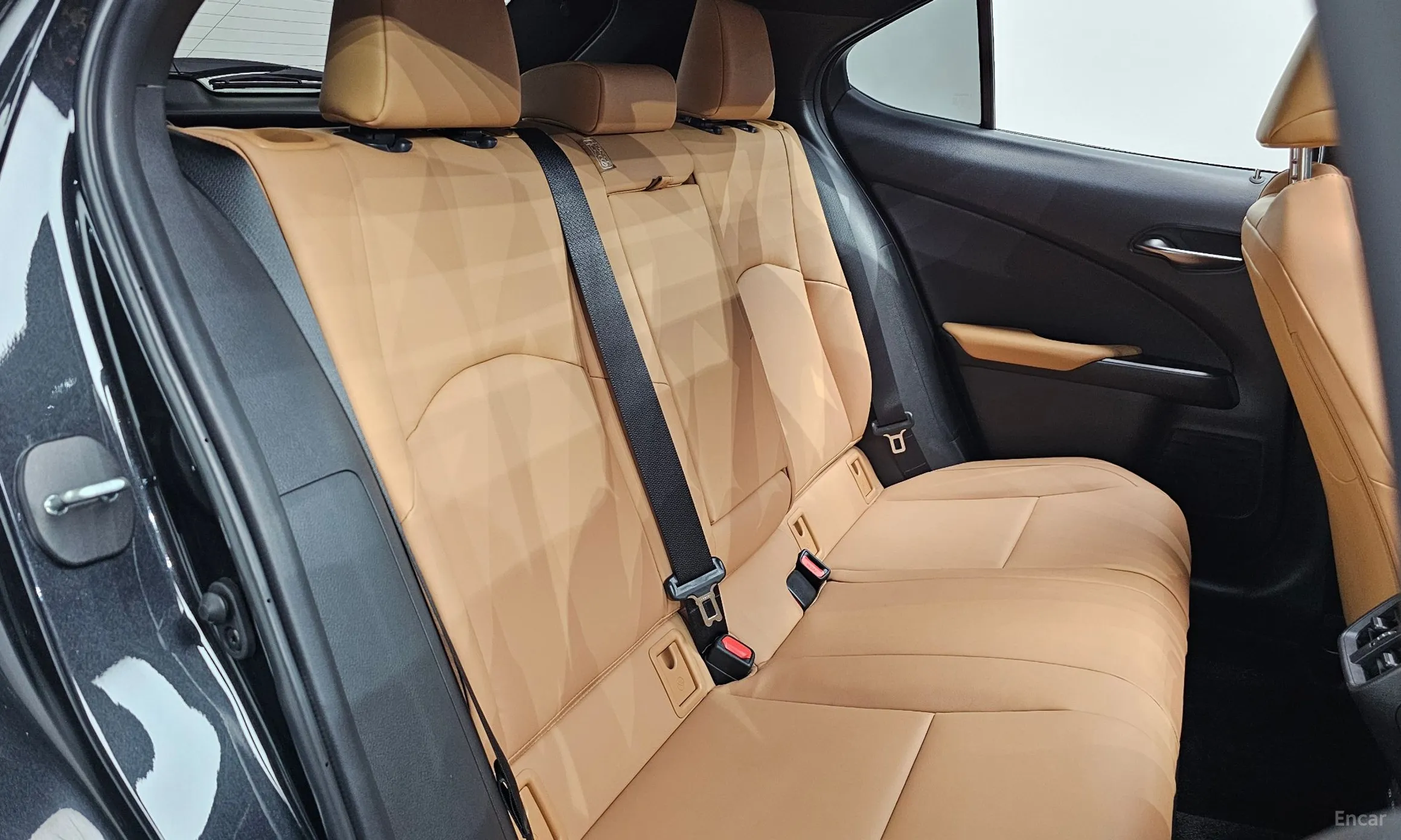 Lexus UX250h превью 11