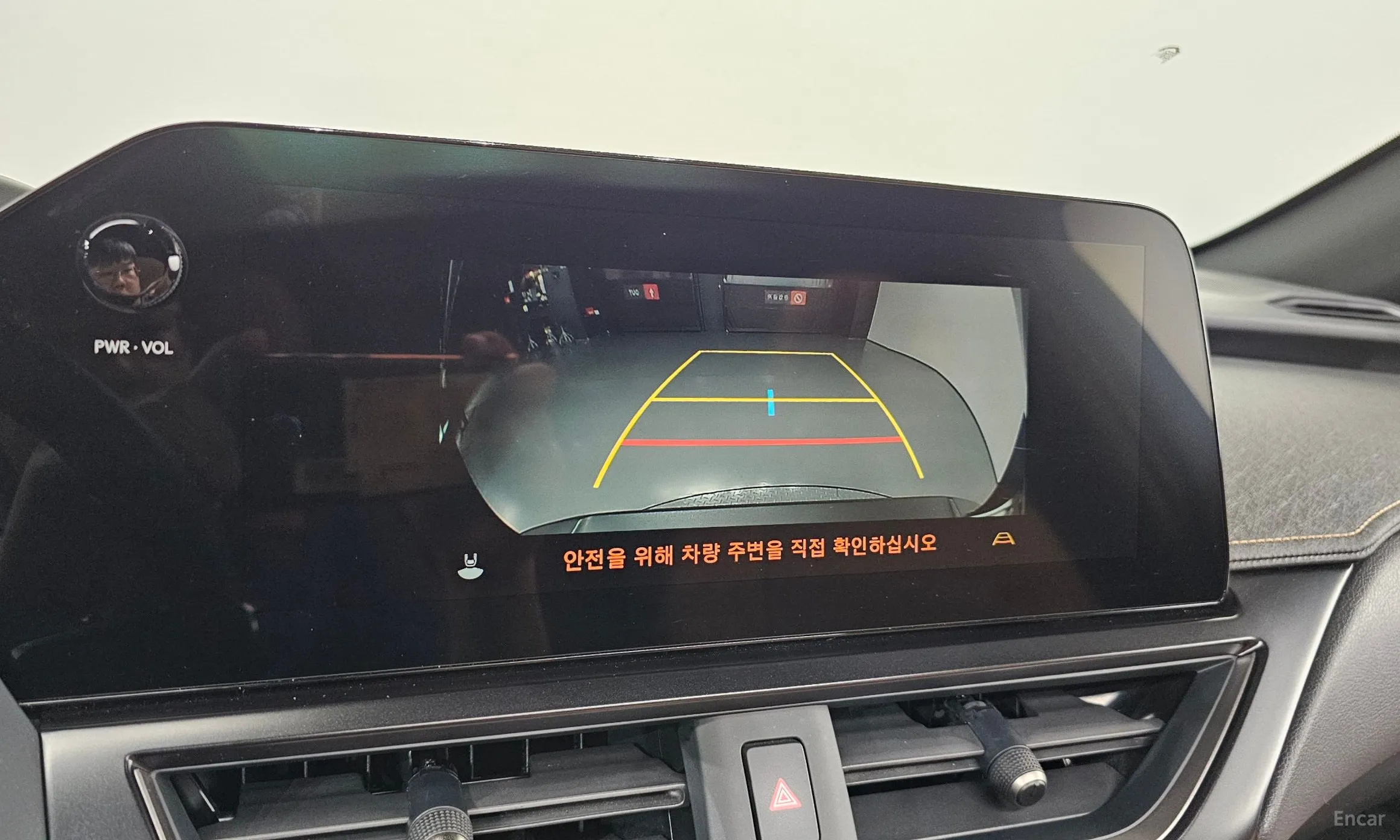Lexus UX250h превью 16