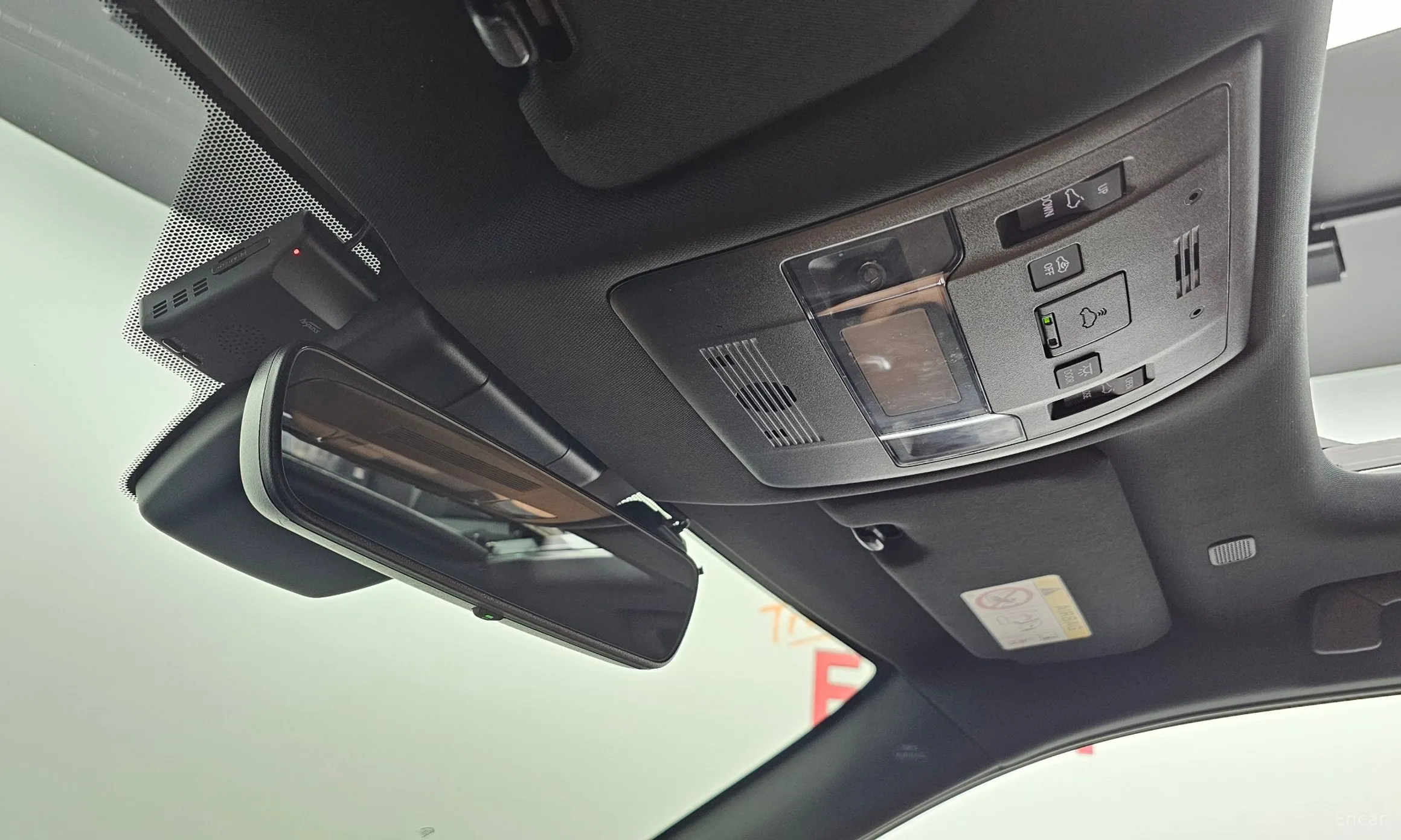 Lexus UX250h превью 19