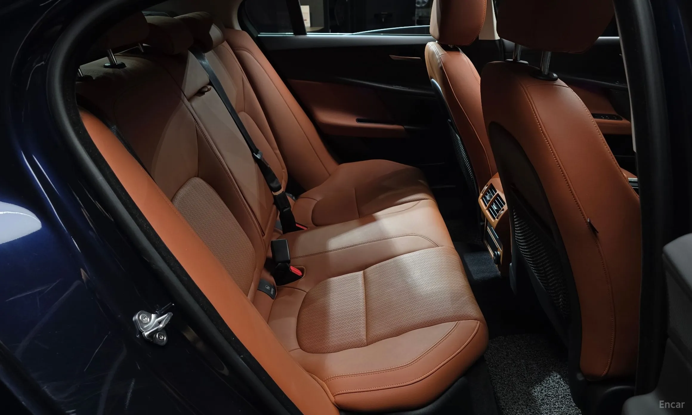 Jaguar XE превью 11
