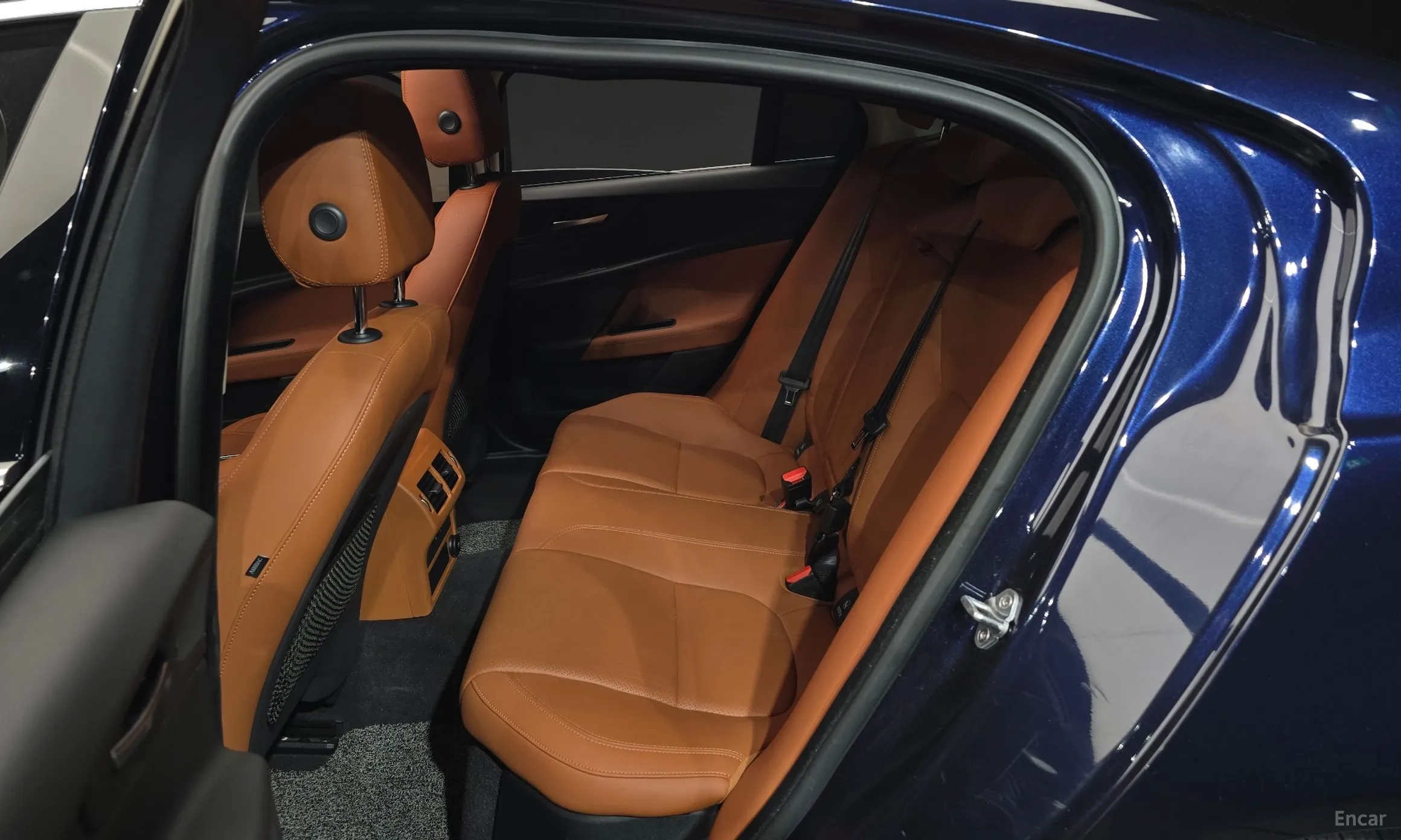 Jaguar XE превью 12