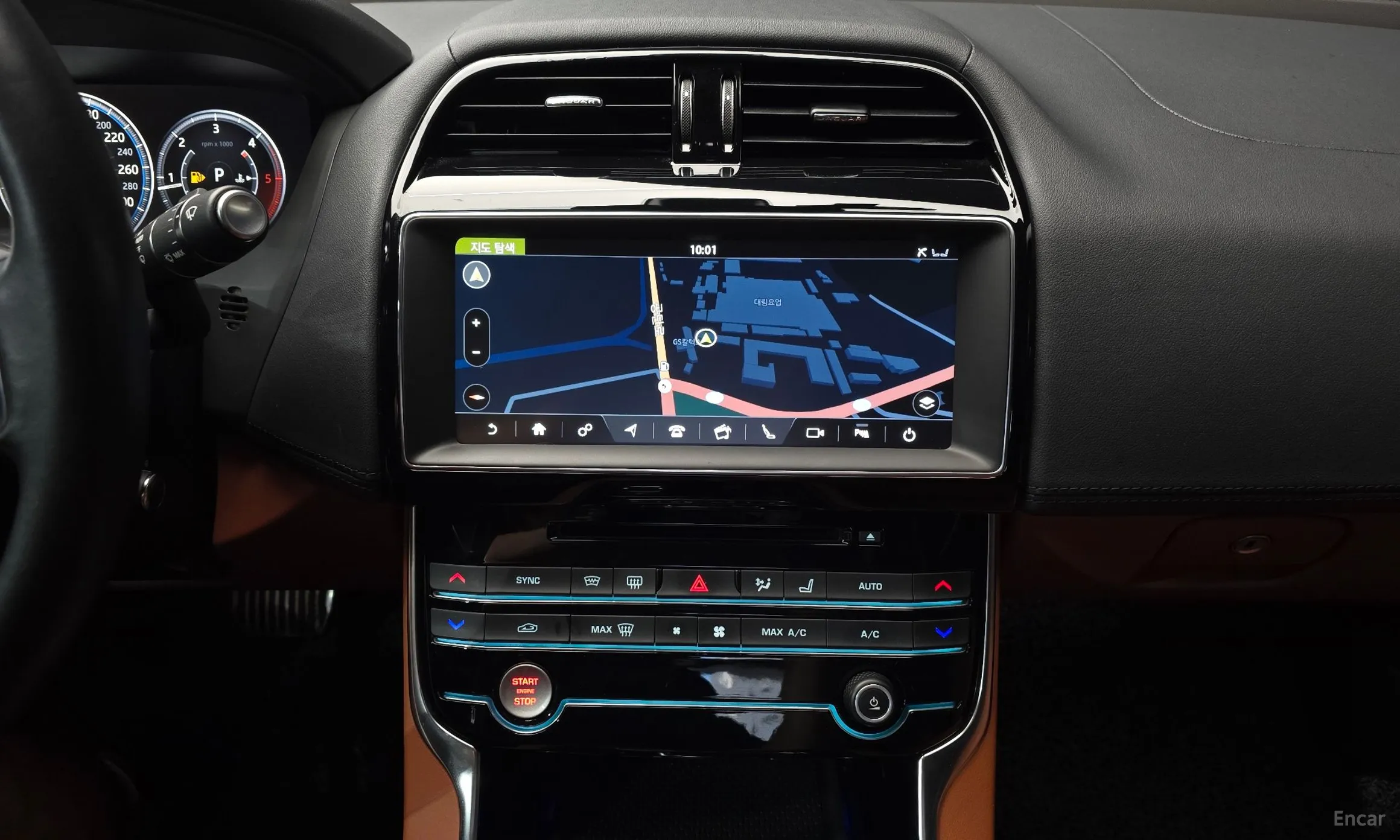 Jaguar XE превью 14
