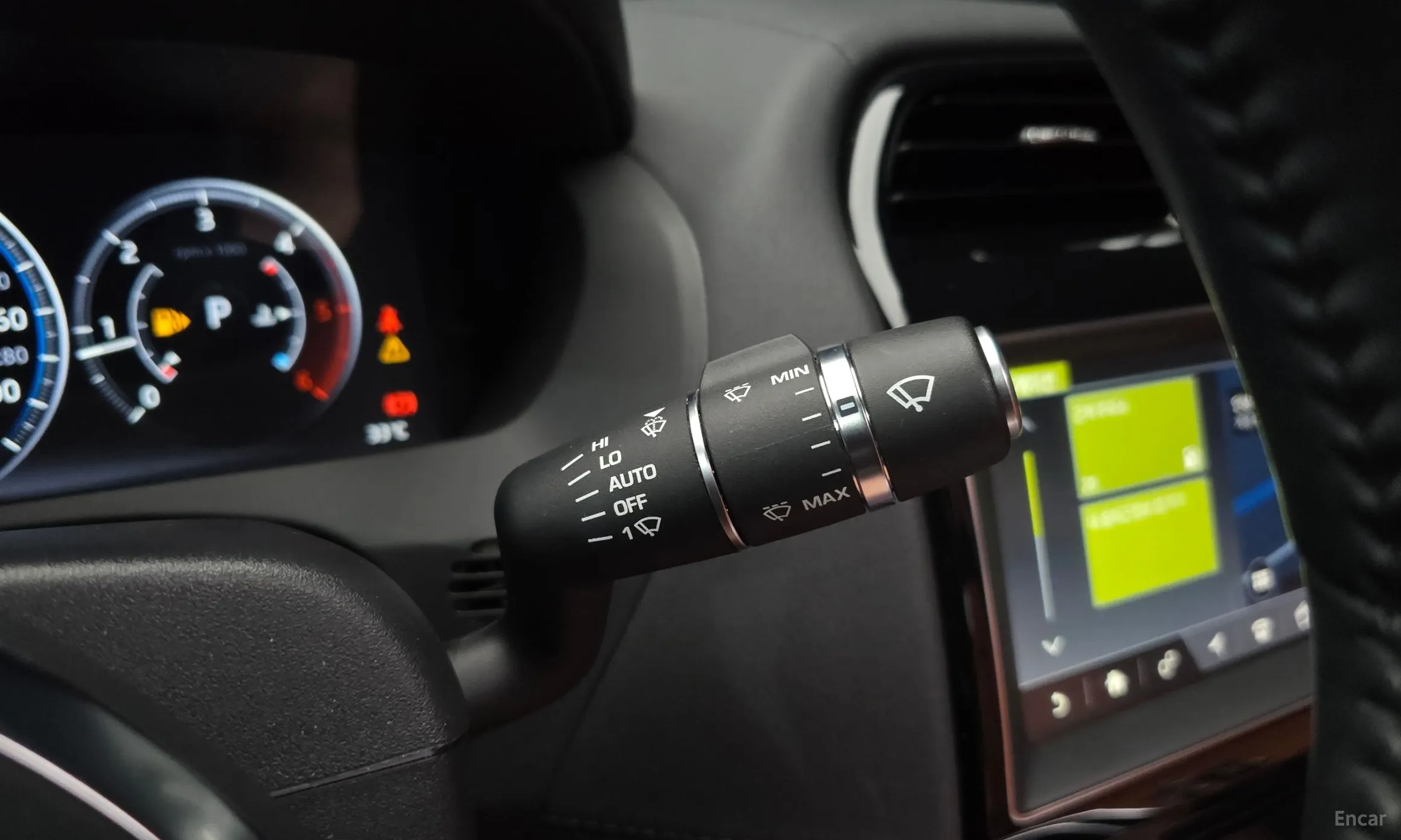 Jaguar XE превью 17