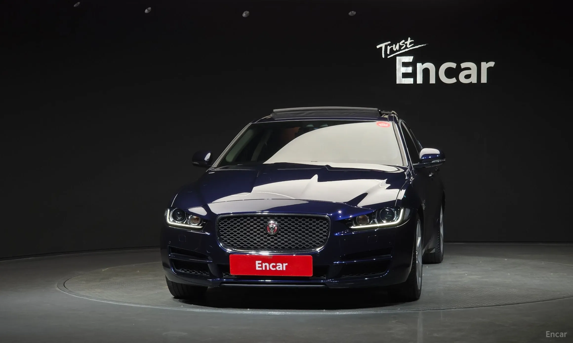 Jaguar XE превью 3