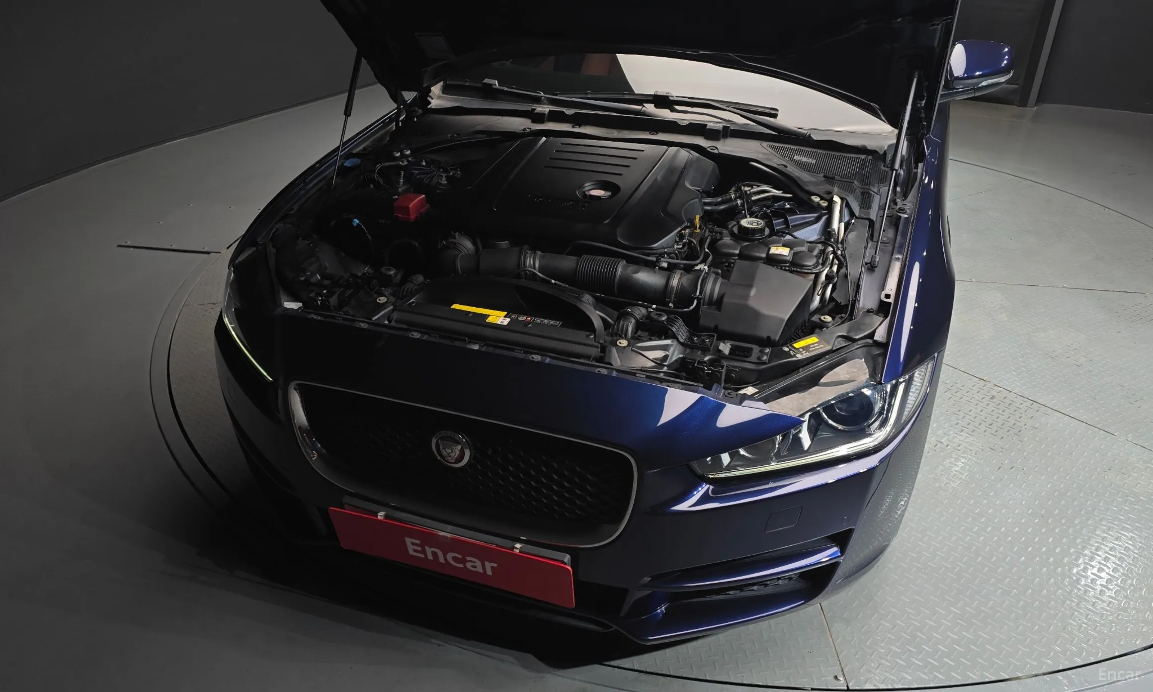 Jaguar XE превью 6