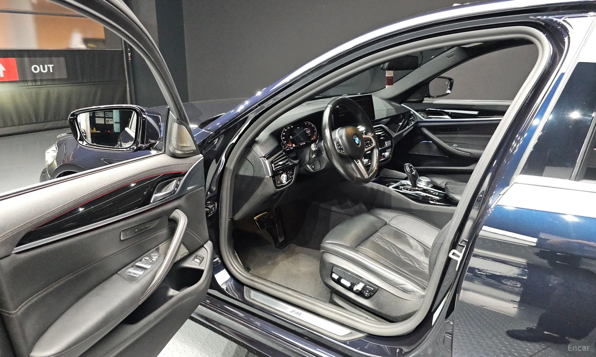 BMW 5 Series (G30) превью 10