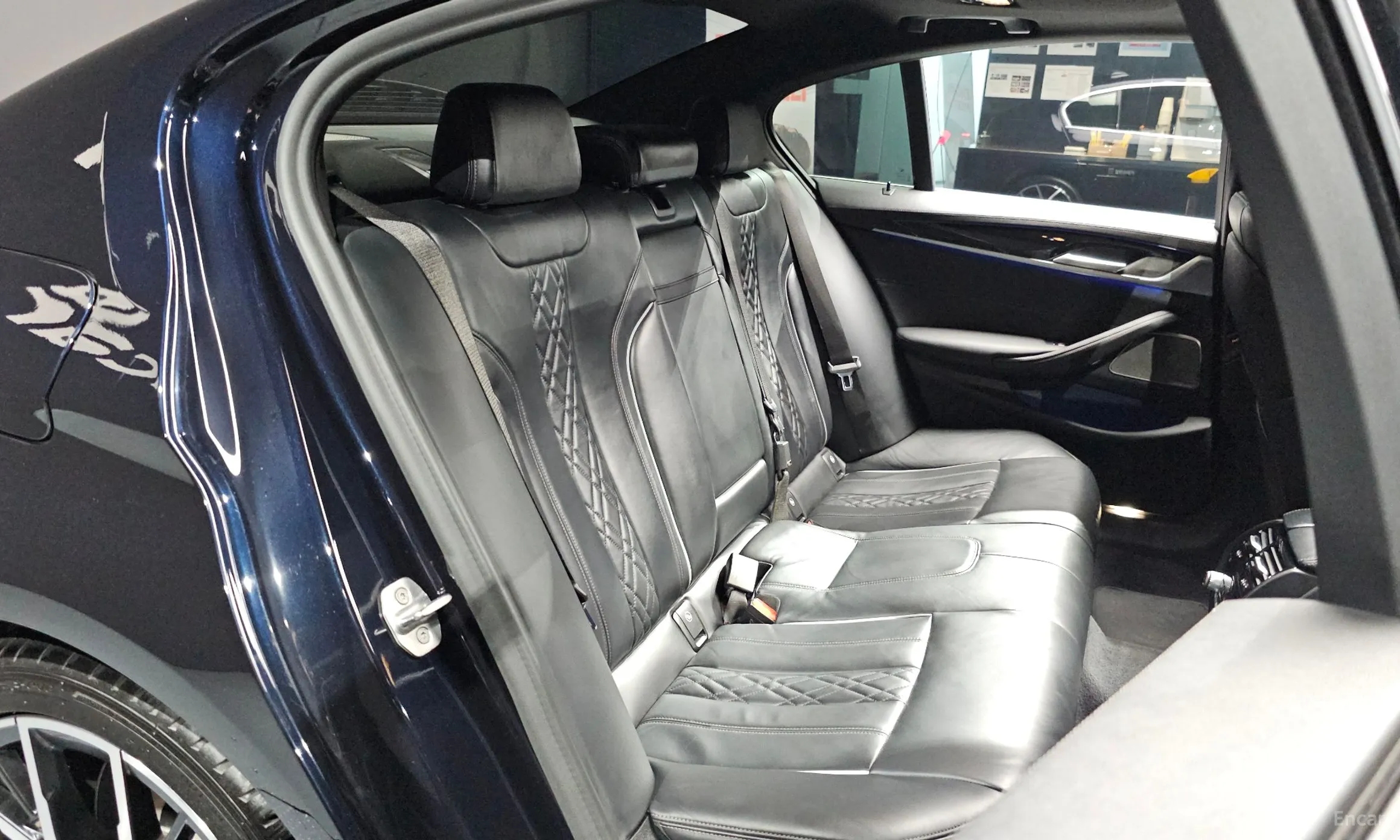 BMW 5 Series (G30) превью 11