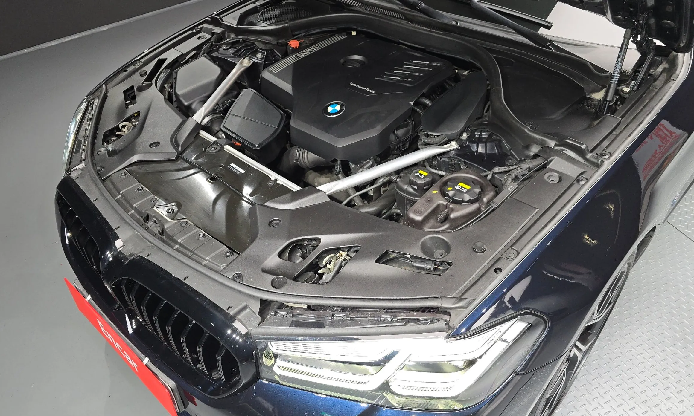 BMW 5 Series (G30) превью 6