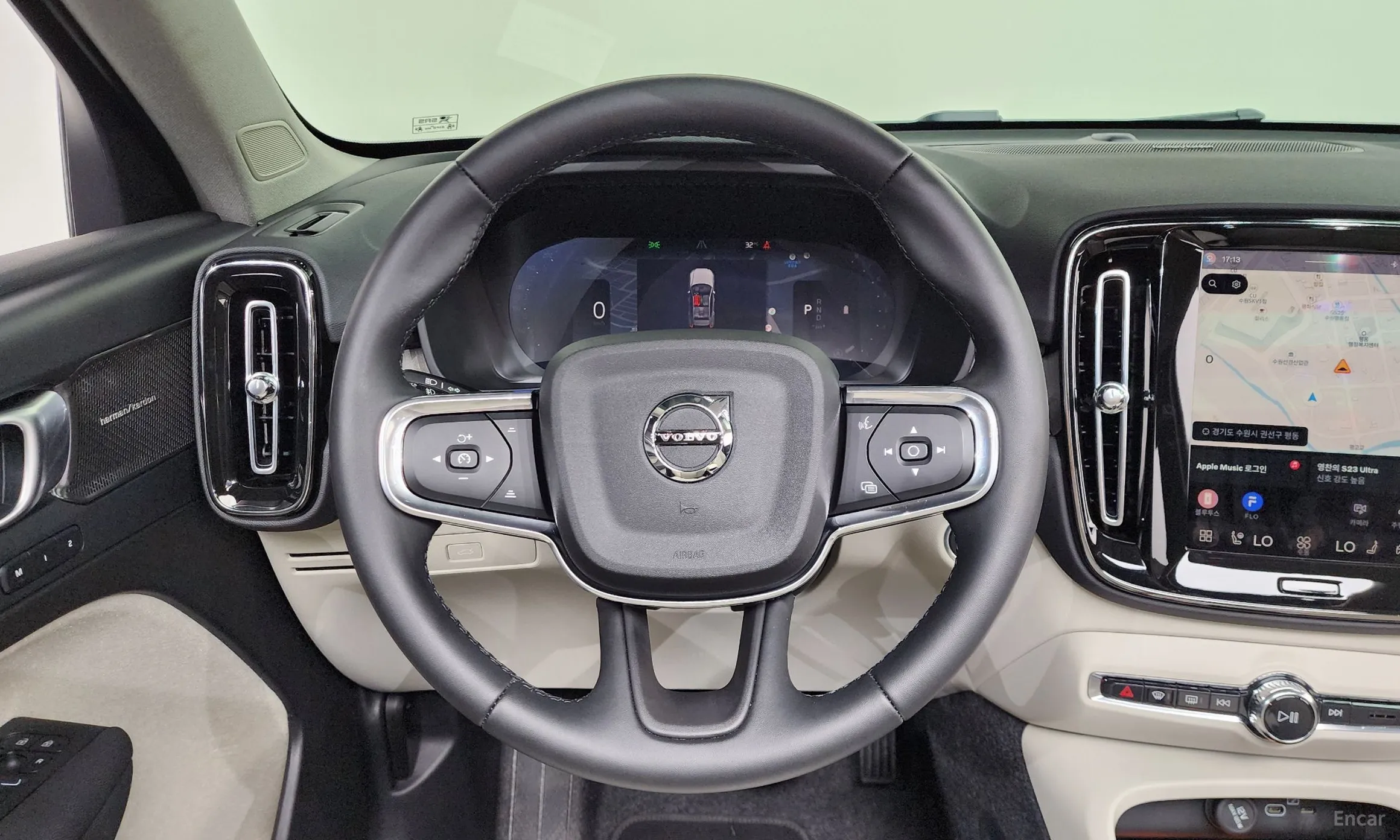 Volvo XC40 превью 12
