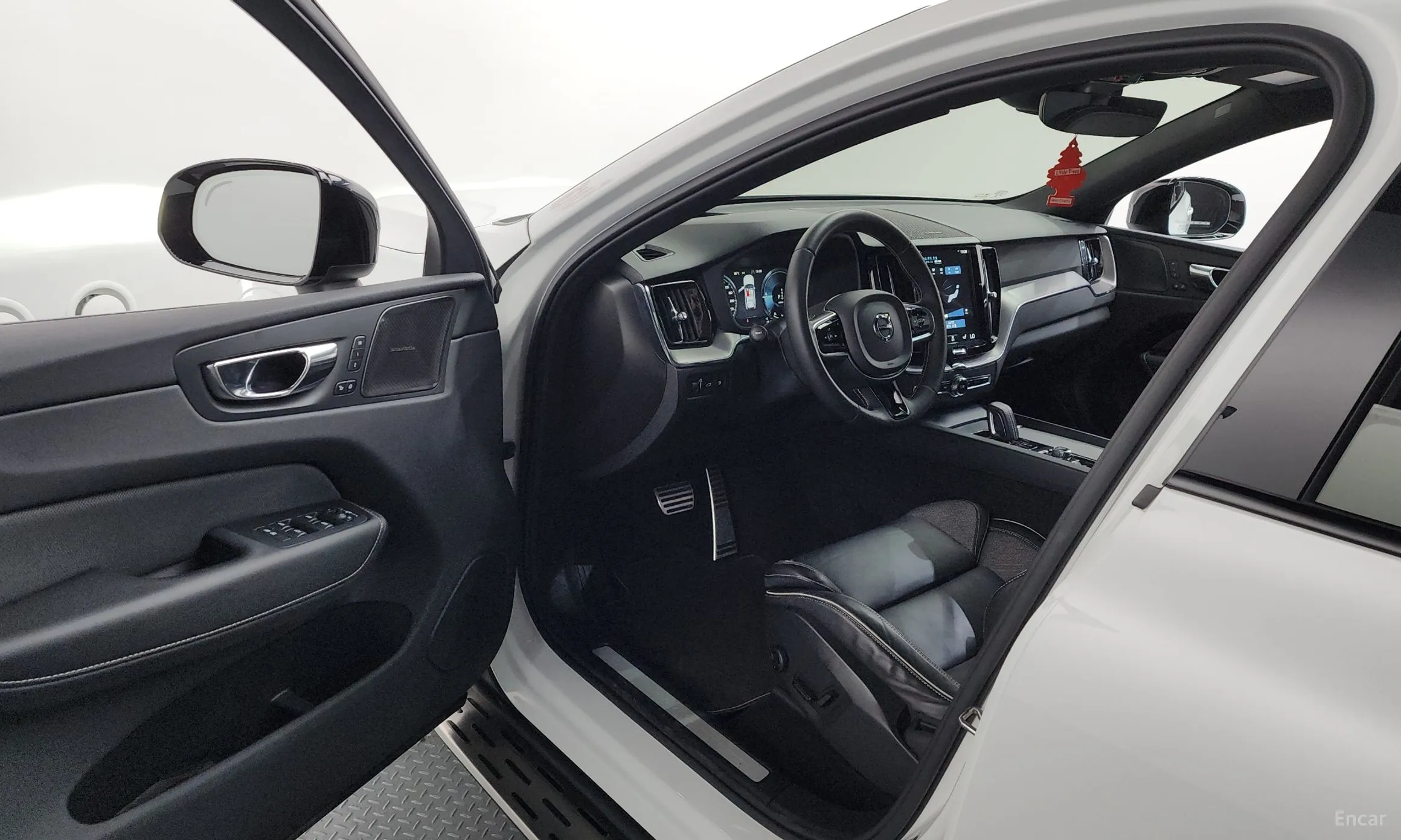Volvo XC60 Gen 2 превью 10