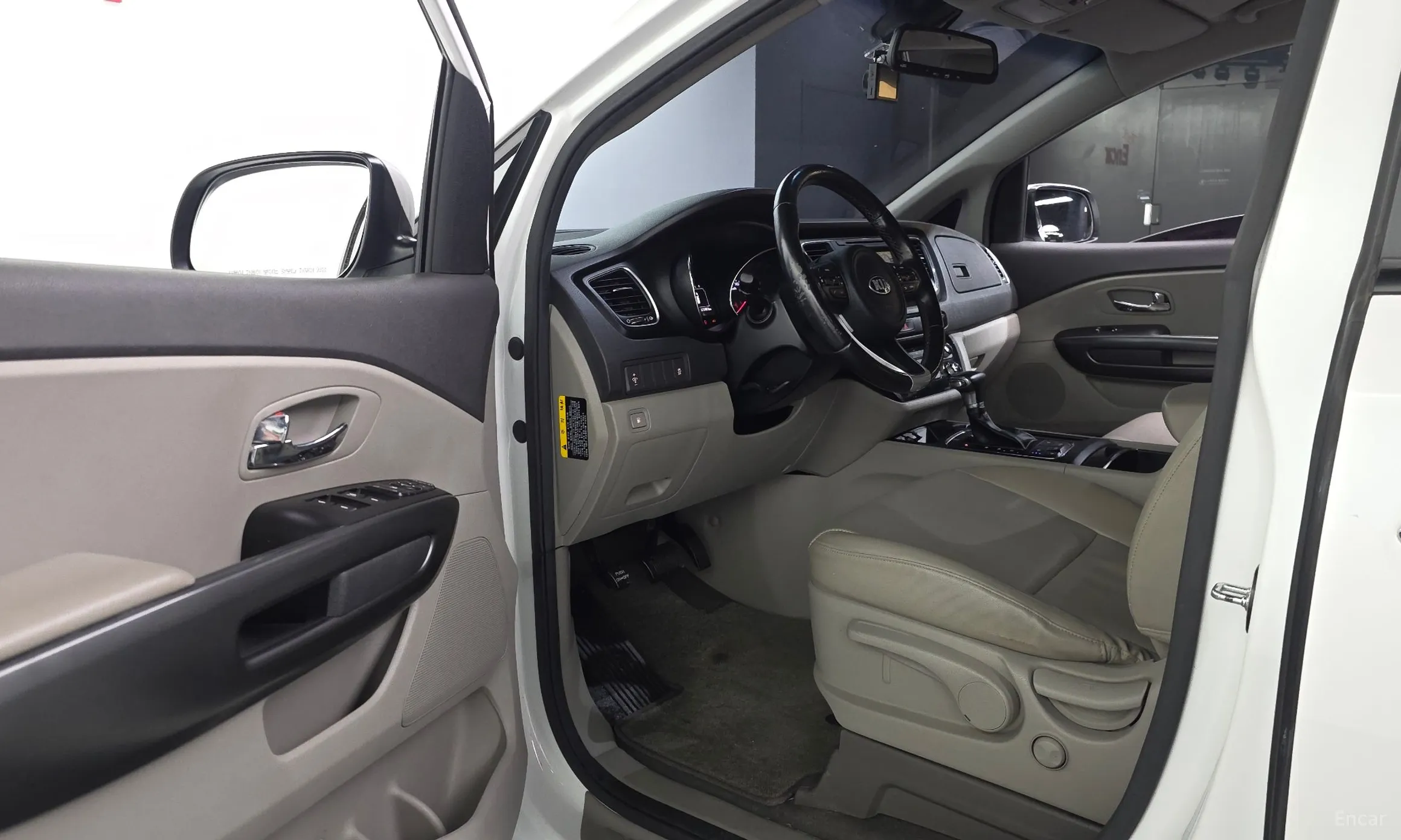 Kia Carnival превью 10