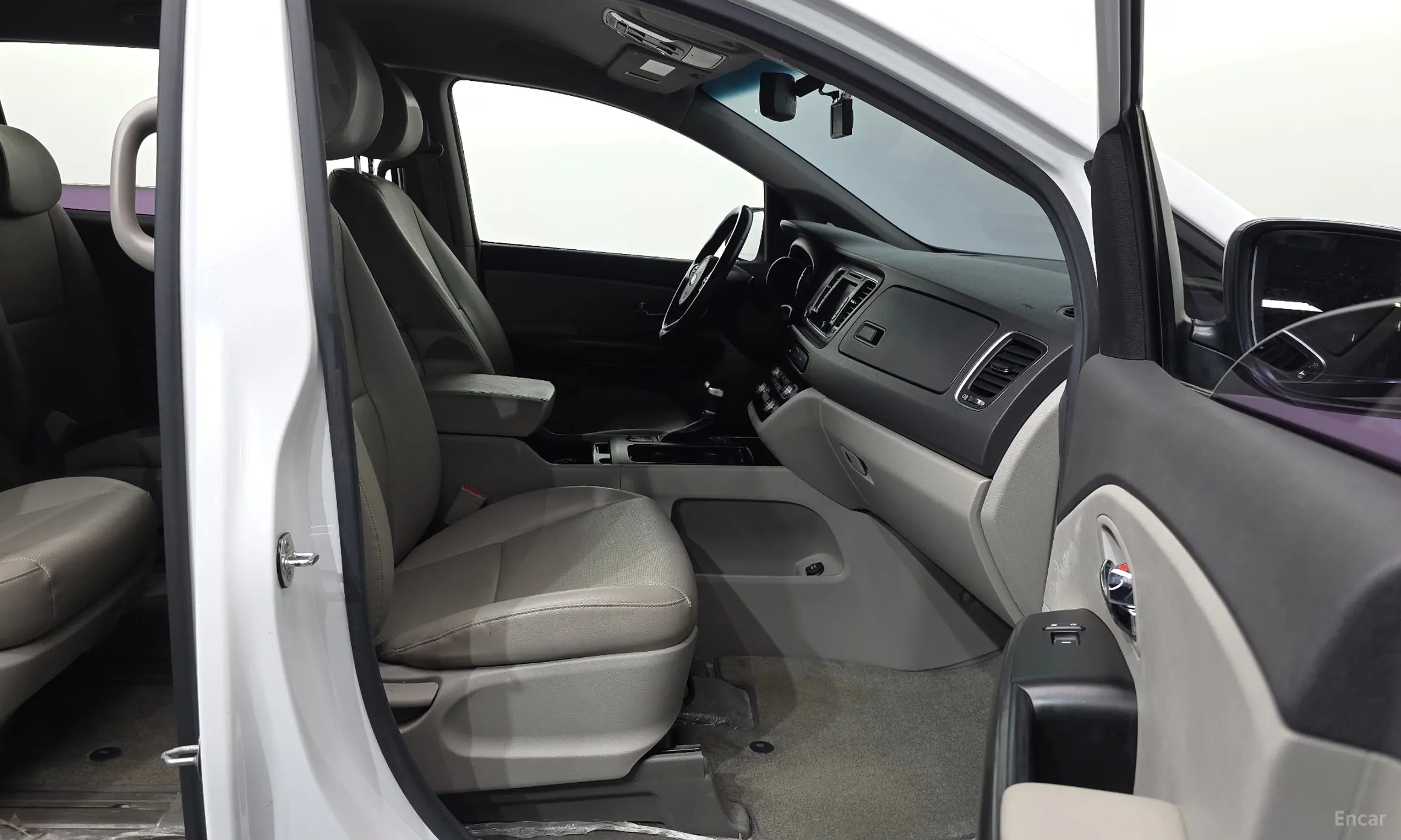 Kia Carnival превью 11
