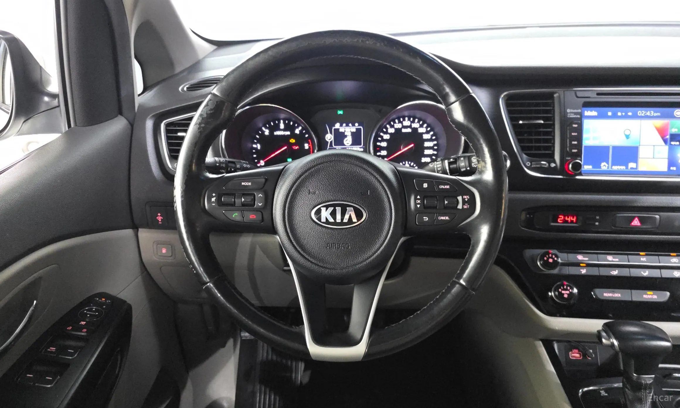 Kia Carnival превью 13