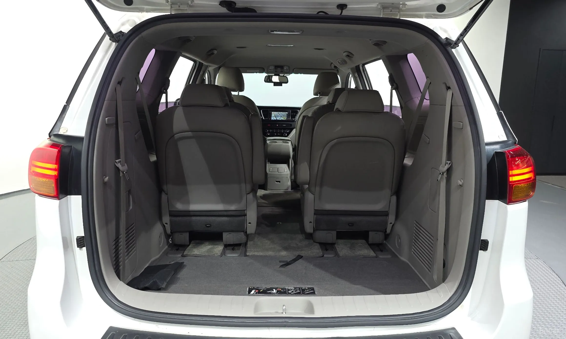 Kia Carnival превью 20