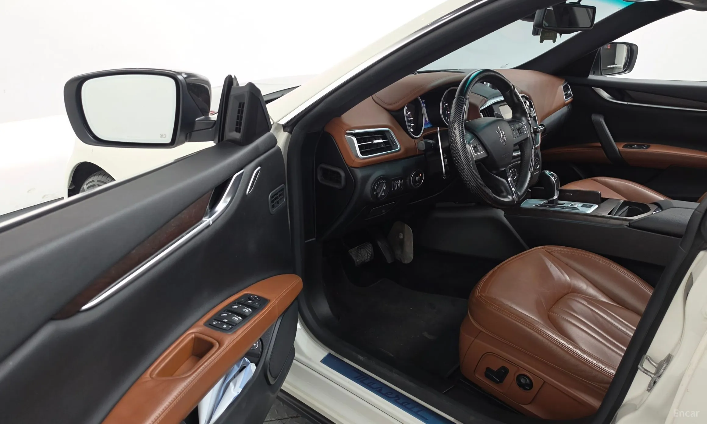 Maserati Ghibli превью 10