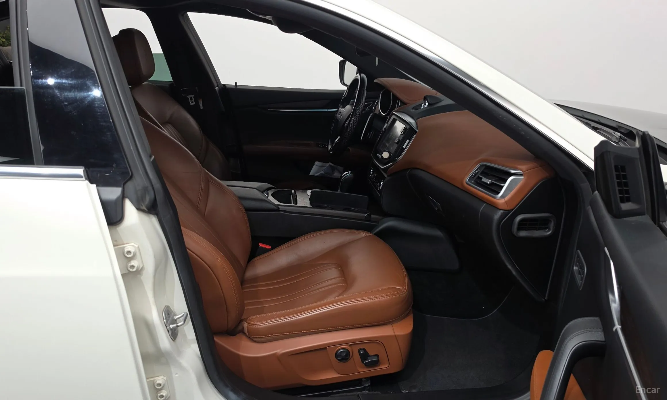 Maserati Ghibli превью 11