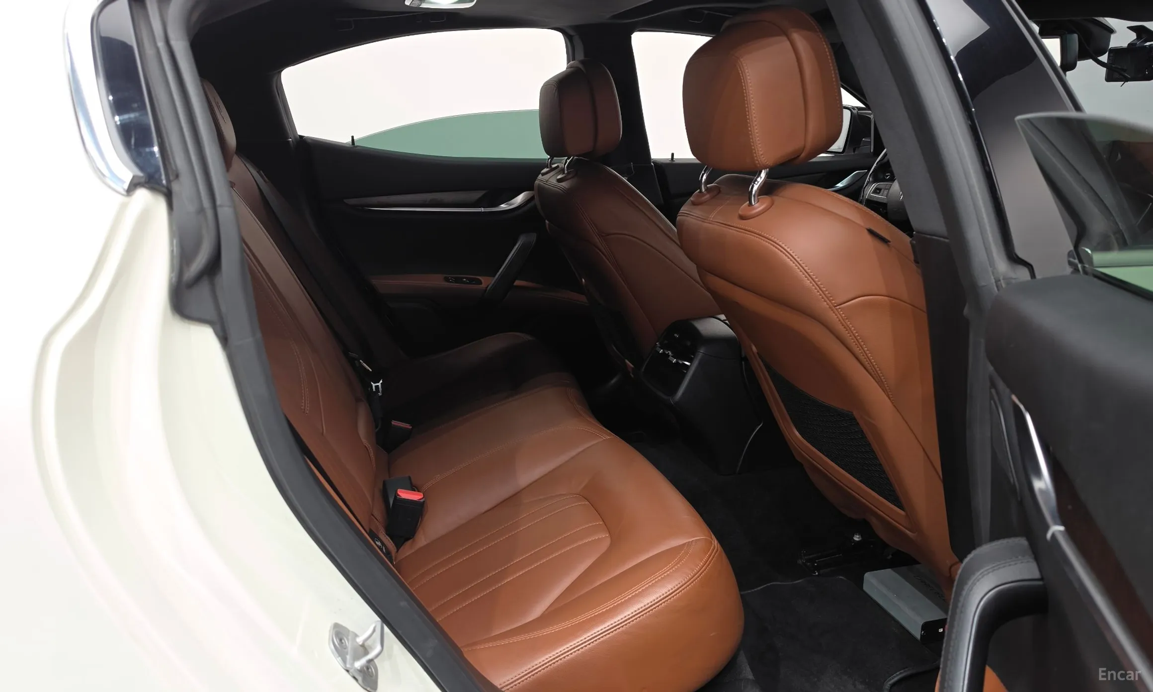 Maserati Ghibli превью 12