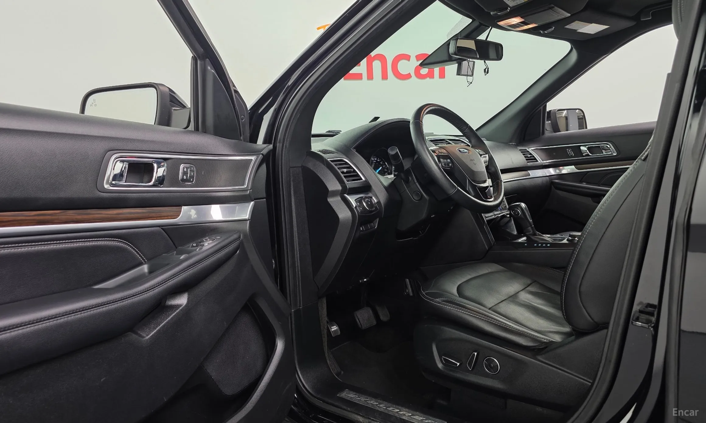 Ford Explorer превью 12