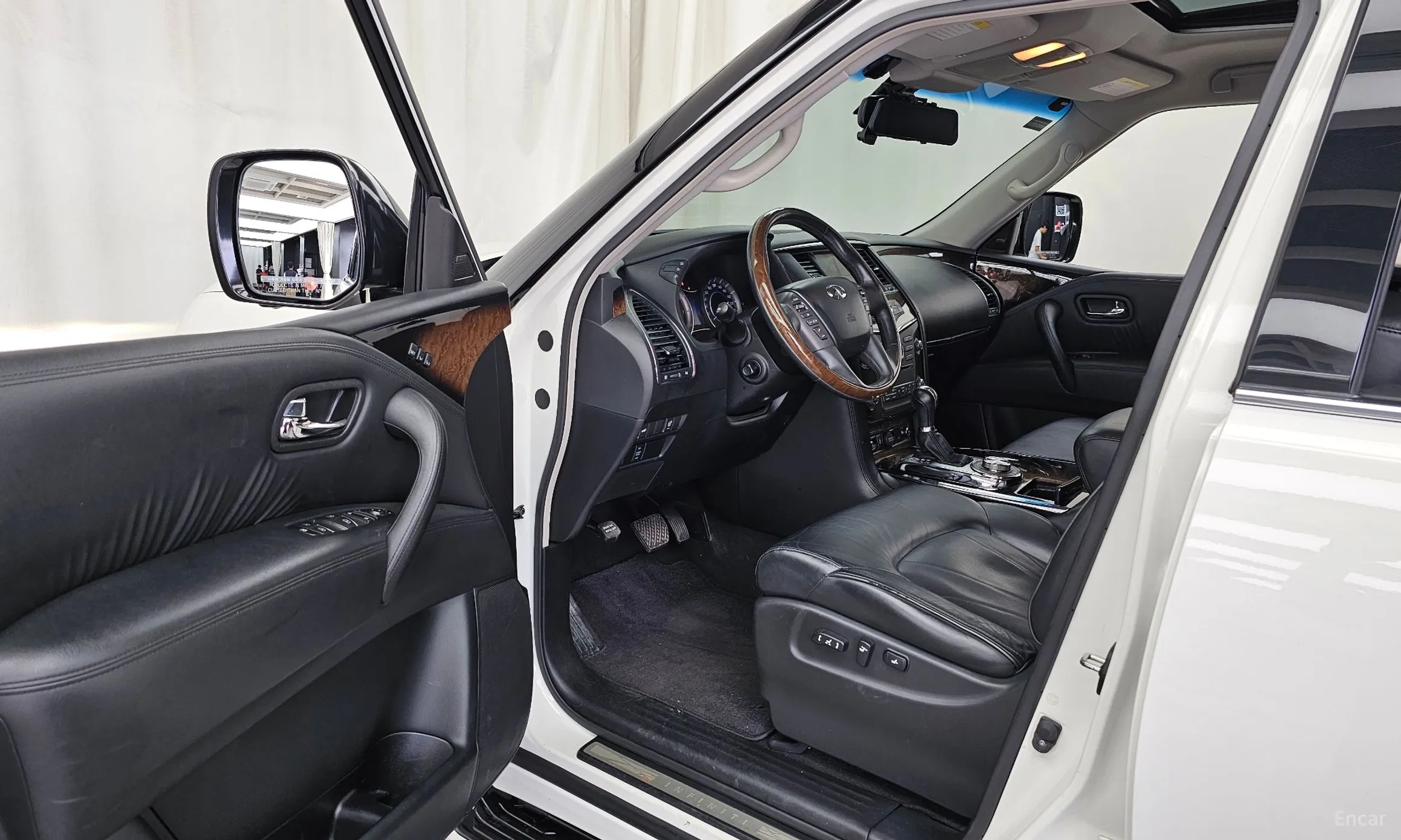 Infiniti QX80 превью 10