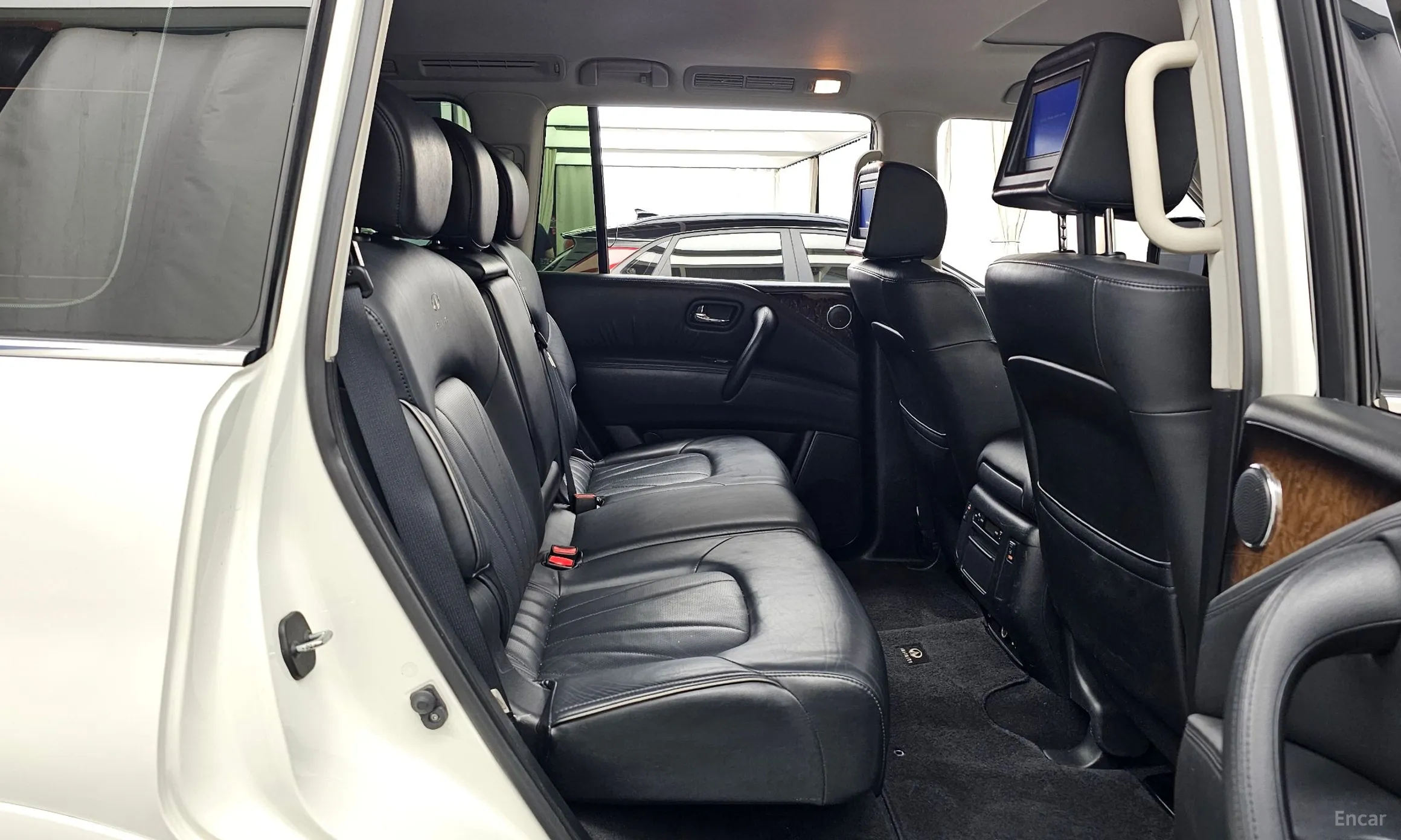 Infiniti QX80 превью 12