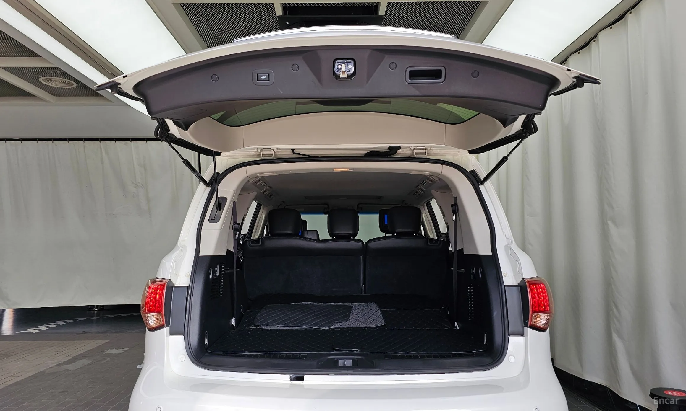 Infiniti QX80 превью 20