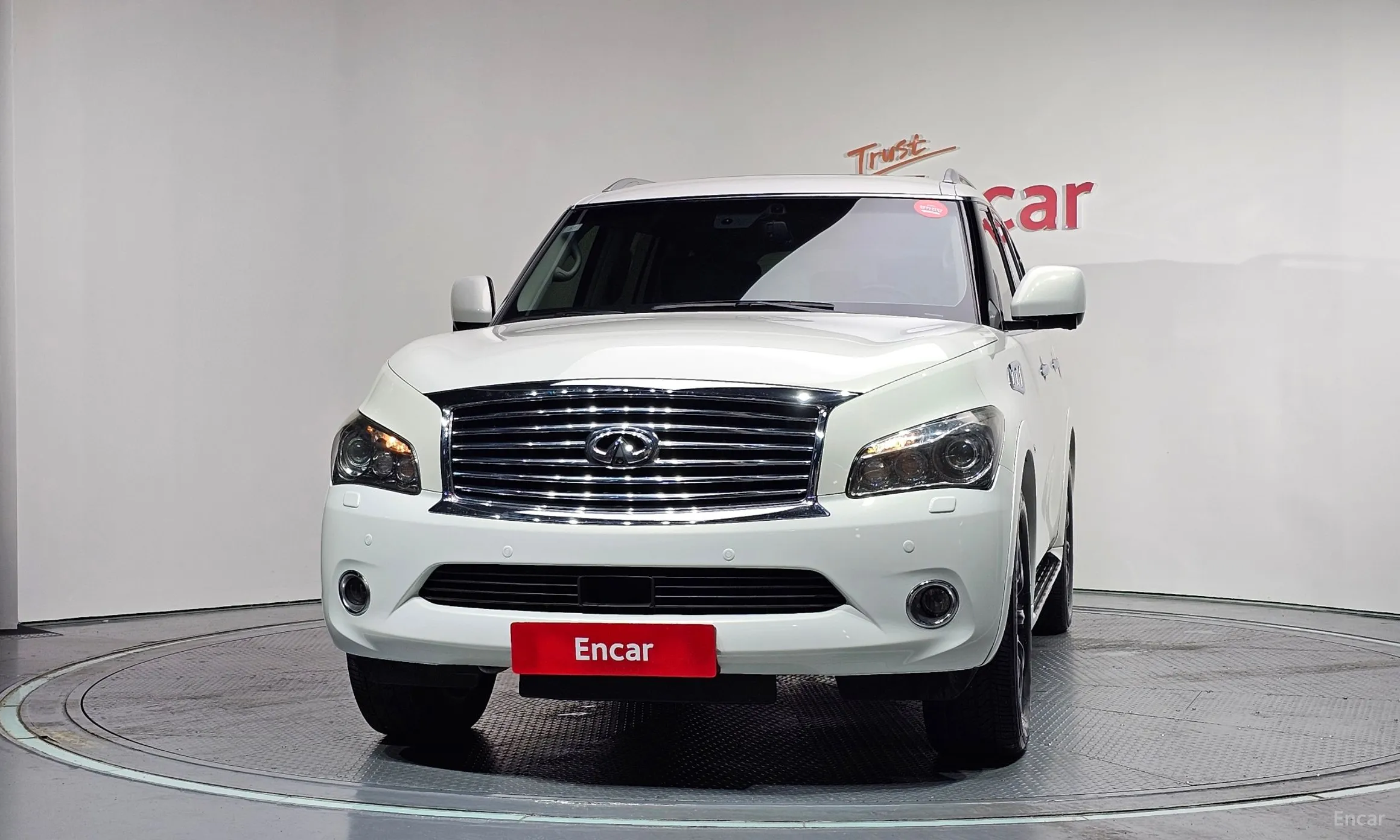 Infiniti QX80 превью 3
